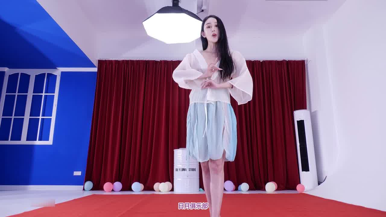  【土豪选妃生活】蒙古舞-阿奇(国标老师)VS京剧锁麟囊-小京(在飞空姐)，真实高清精彩表演 的剧照3