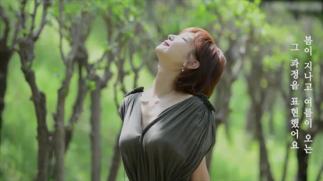  Leezysecret  太火辣！韩国音乐网红穿着火辣的套装弹着琴 能不让人流鼻血吗 的剧照6