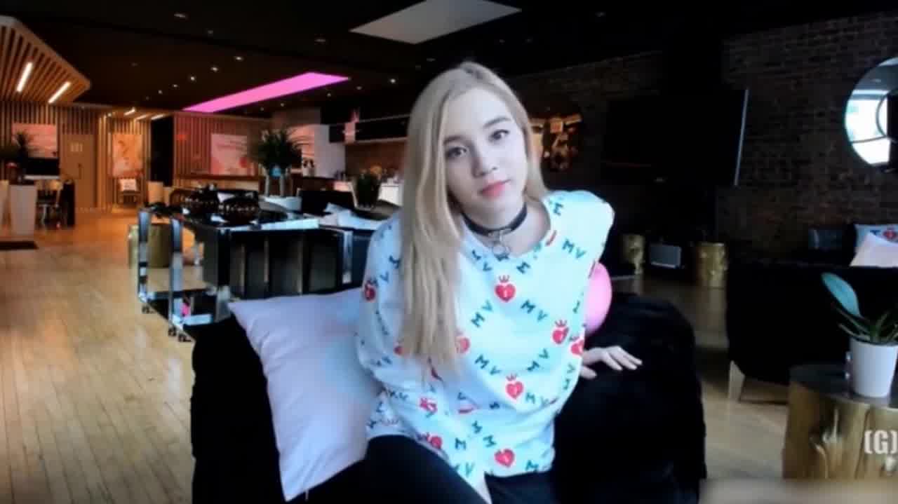  韩国女团成员私密AI换脸 的剧照10