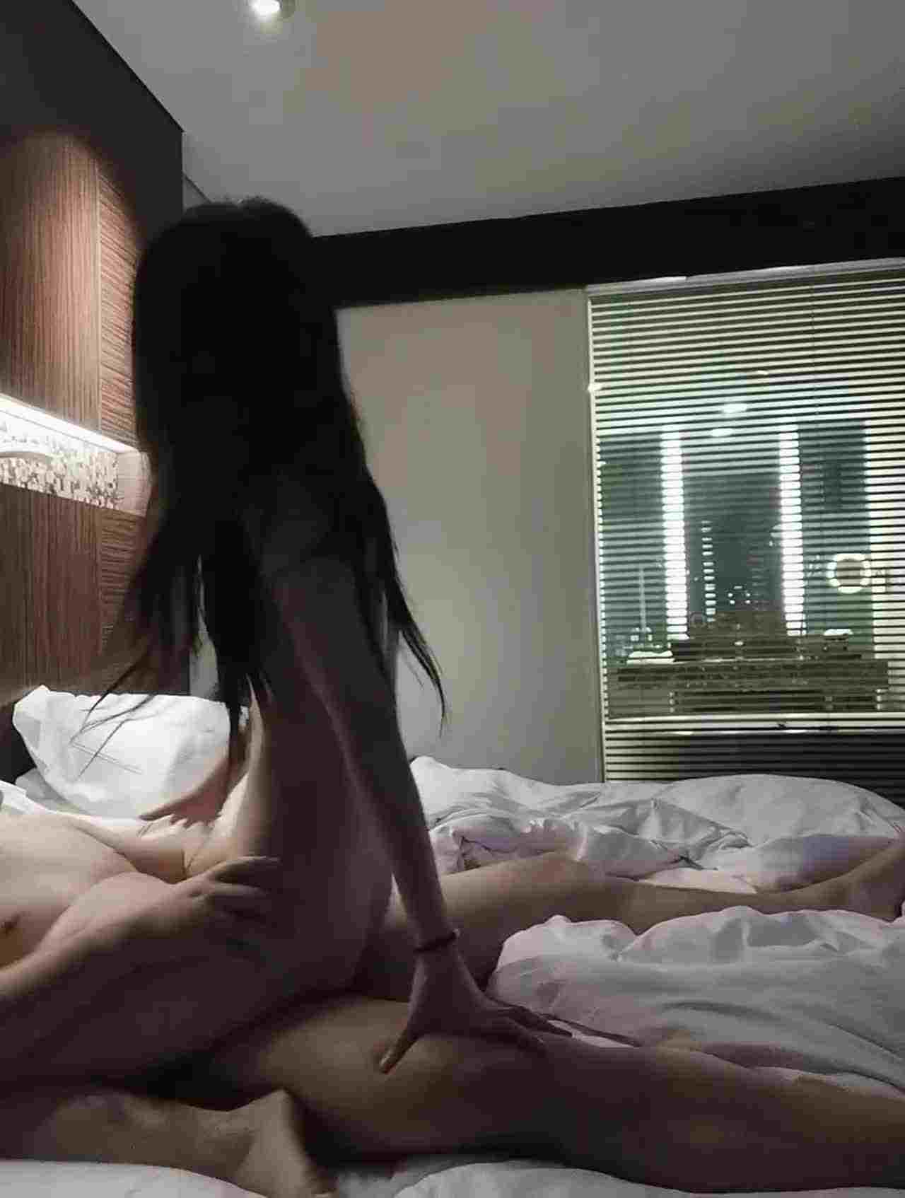  极品女神迷人蔓 激烈抽插大喊爸爸操我 的剧照8