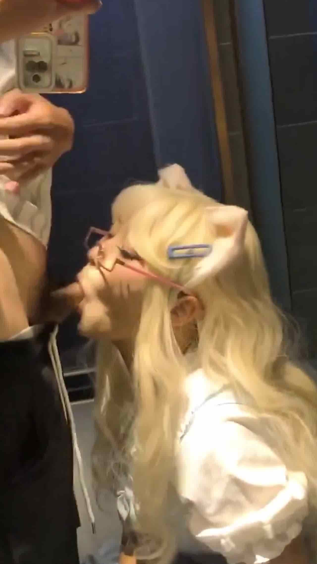  贪心眼镜小野猫镜子乖乖口 的剧照2