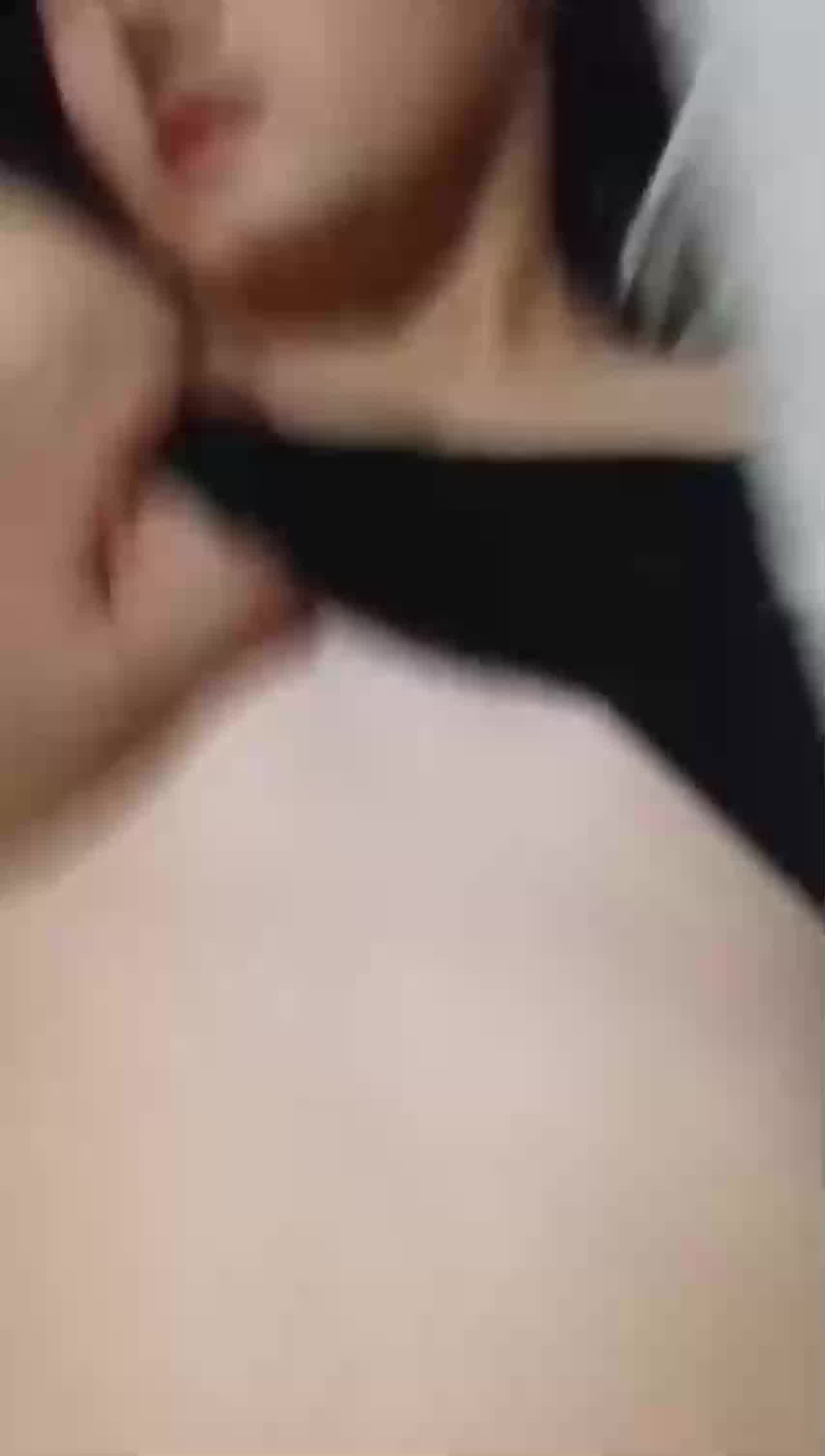  自拍与女友开战 的剧照4