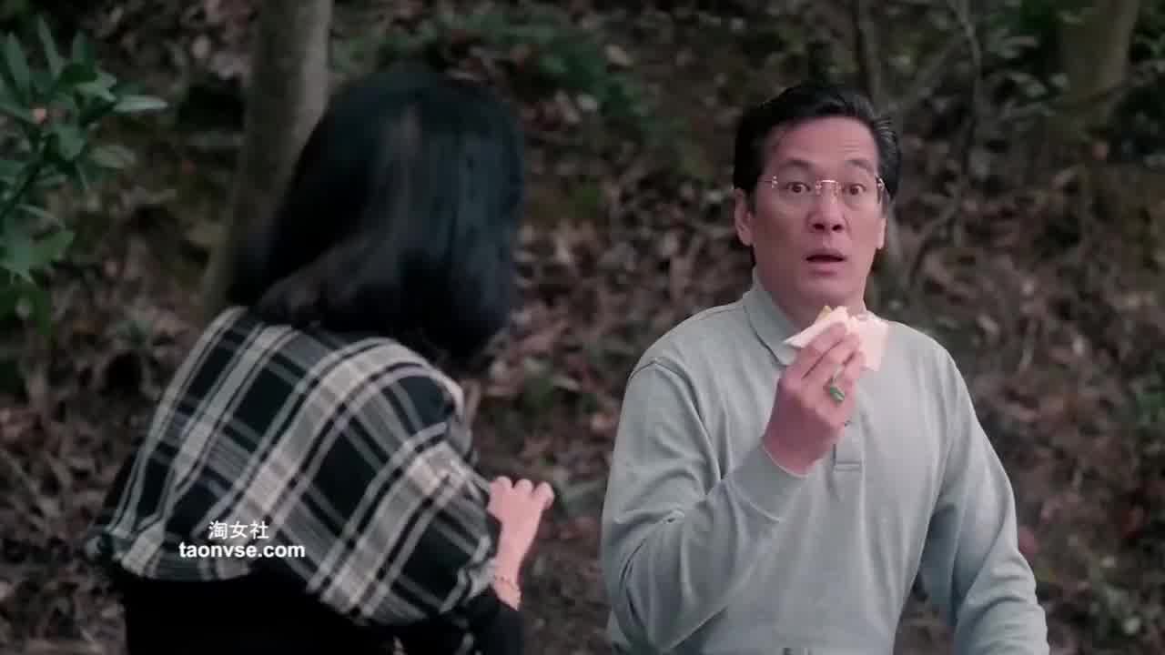  【经典三级】 宅男女神李丽珍露点镜头合集 的剧照8