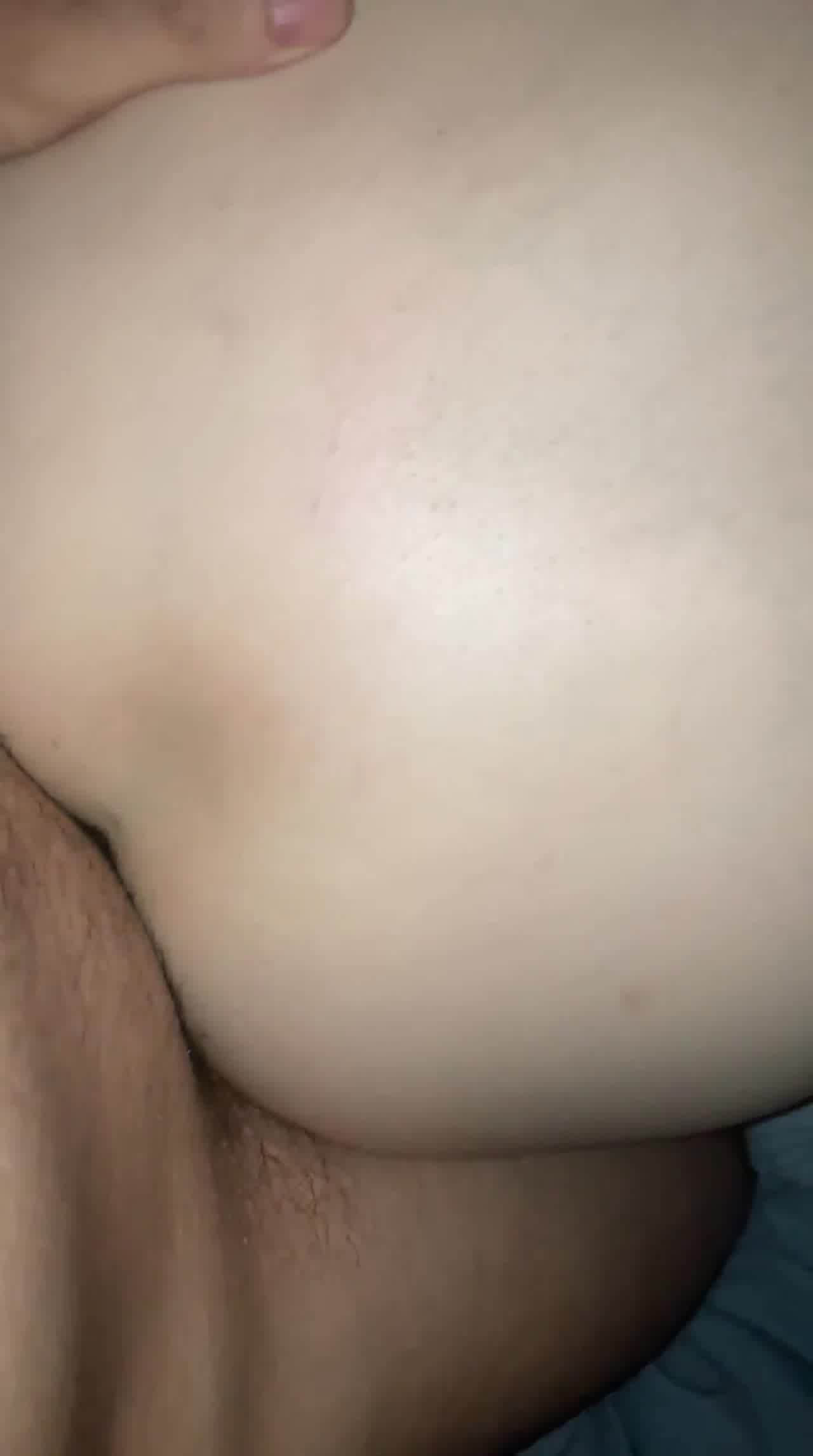  爆插后女友小穴灌满豆浆 的剧照3