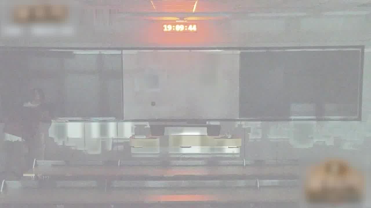  浙江大学北教4217班 情侣在教室做爱被教室监控拍下 监控下两人蹑手蹑脚的样子像你的第一次吗？ 的剧照8