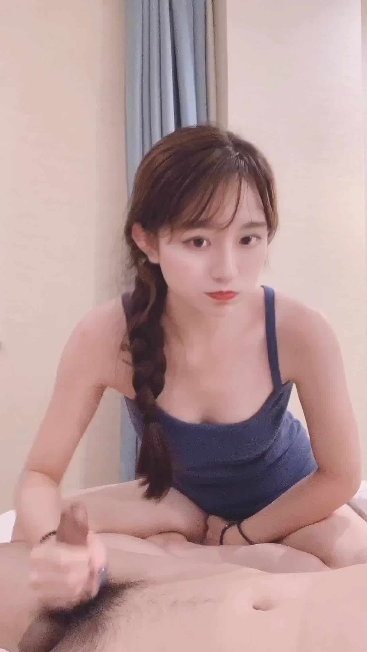  91女神 不见星空 帮粉丝打飞机 短视频 的剧照9