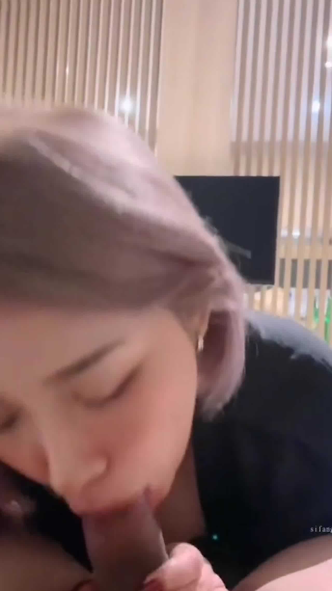  推特网红 babynookie 短发骚妹爱口交 的剧照8