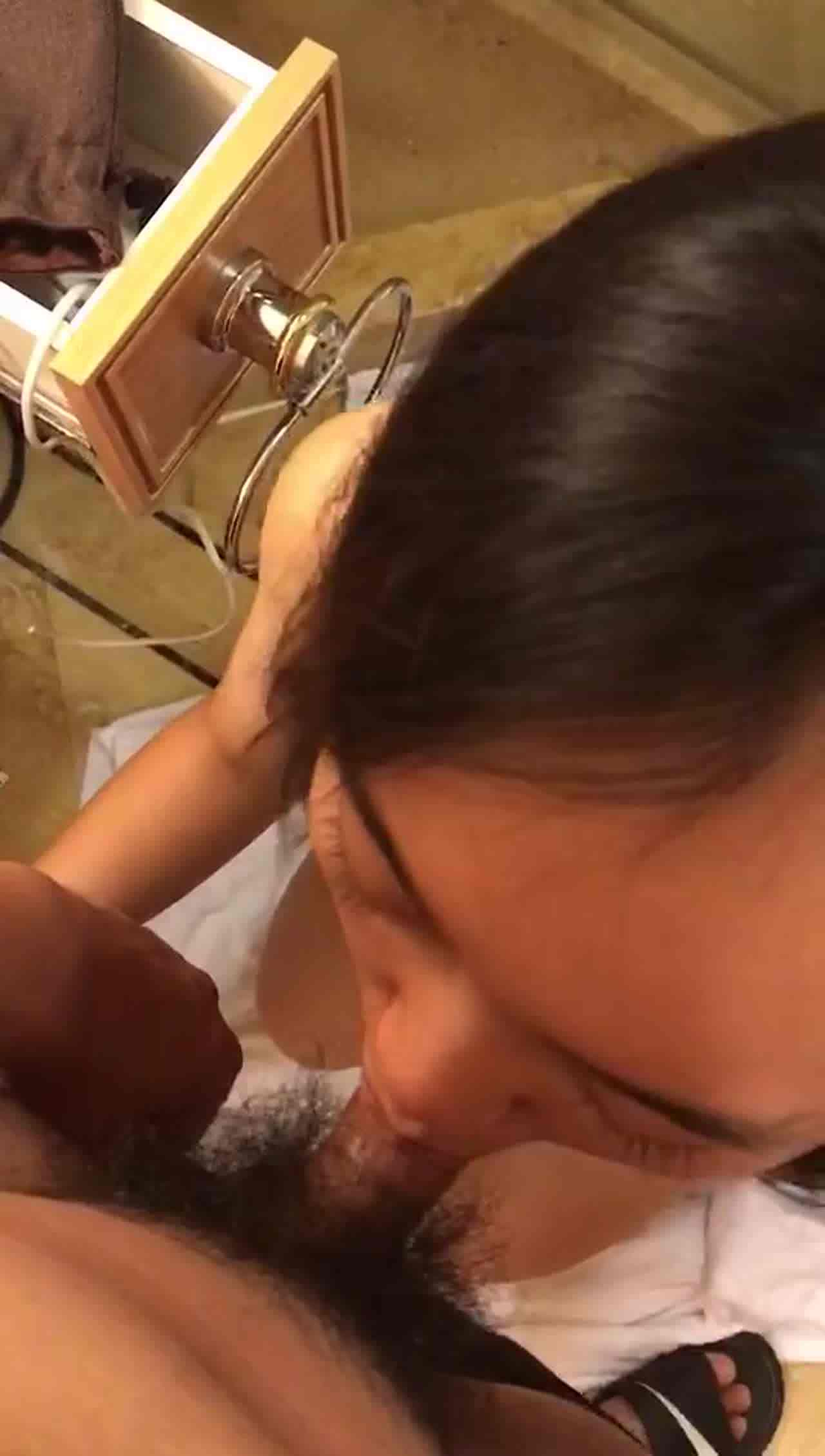  素颜小母狗口爆 的剧照9