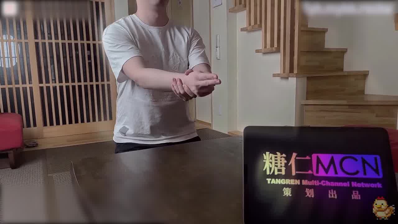  大神〖鸡教练〗二次元风本想要性感御姐的我竟然召唤出一只傲娇小萝莉，不甘心的被小萝莉全部榨干了 的剧照7