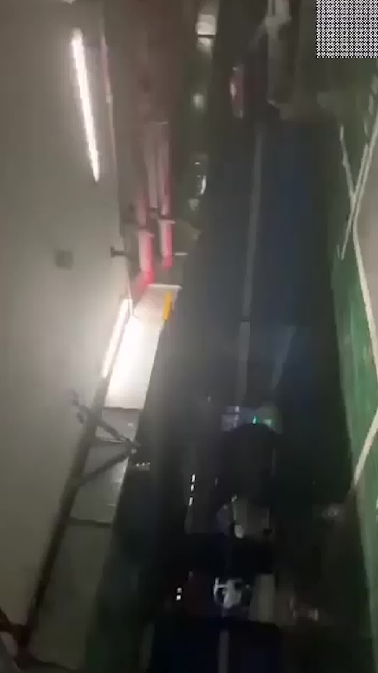  10分钟开始 骚逼想出去钓凯子 结果被灌醉丢在停车场轮奸 的剧照2