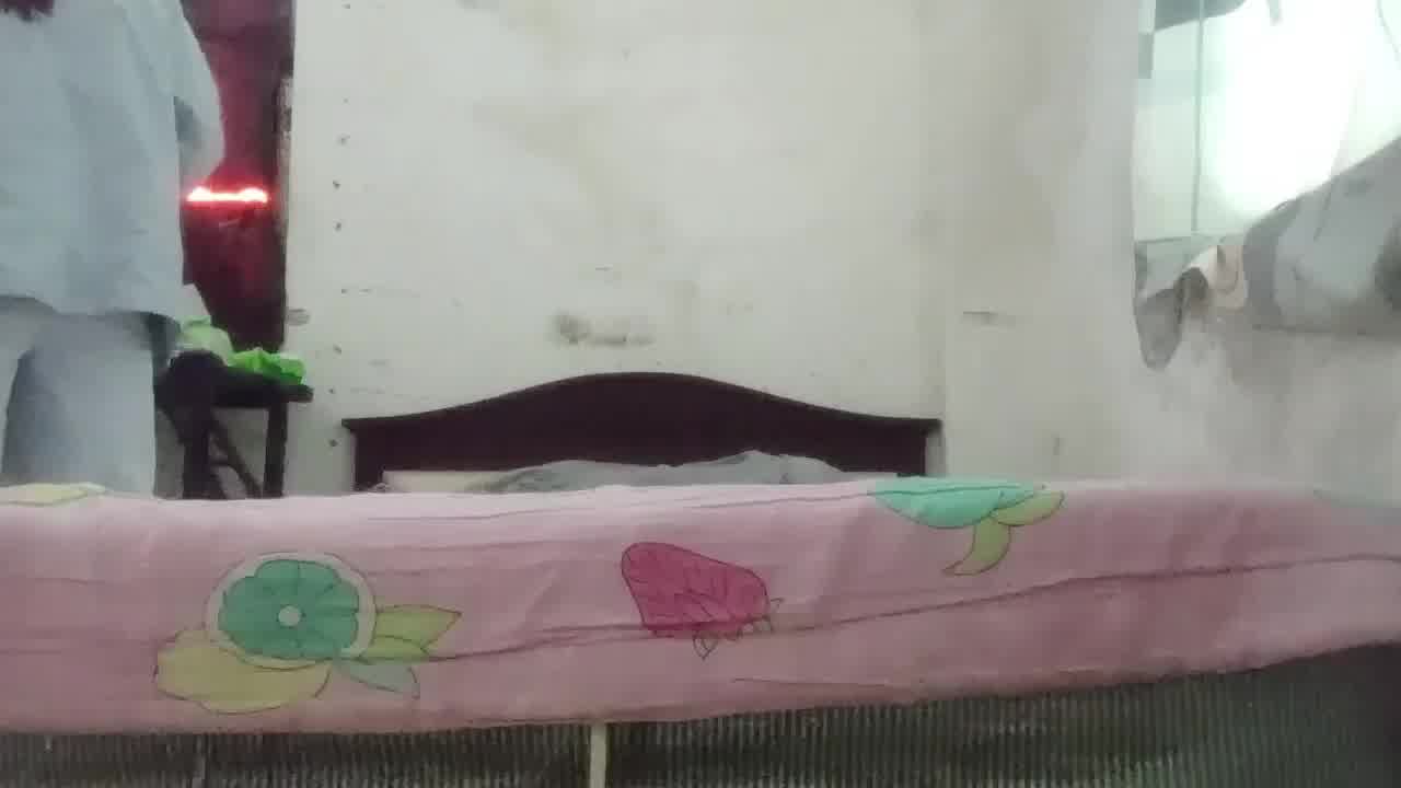  【城中村的爱情故事】三个大神独领风骚，操一次不解渴，大神放了两炮，村长竟然玩起了内射，胆子太大了 的剧照2