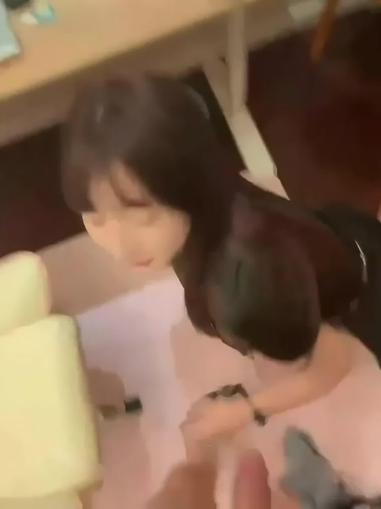  自己叼来鞭子想被调教 的剧照2