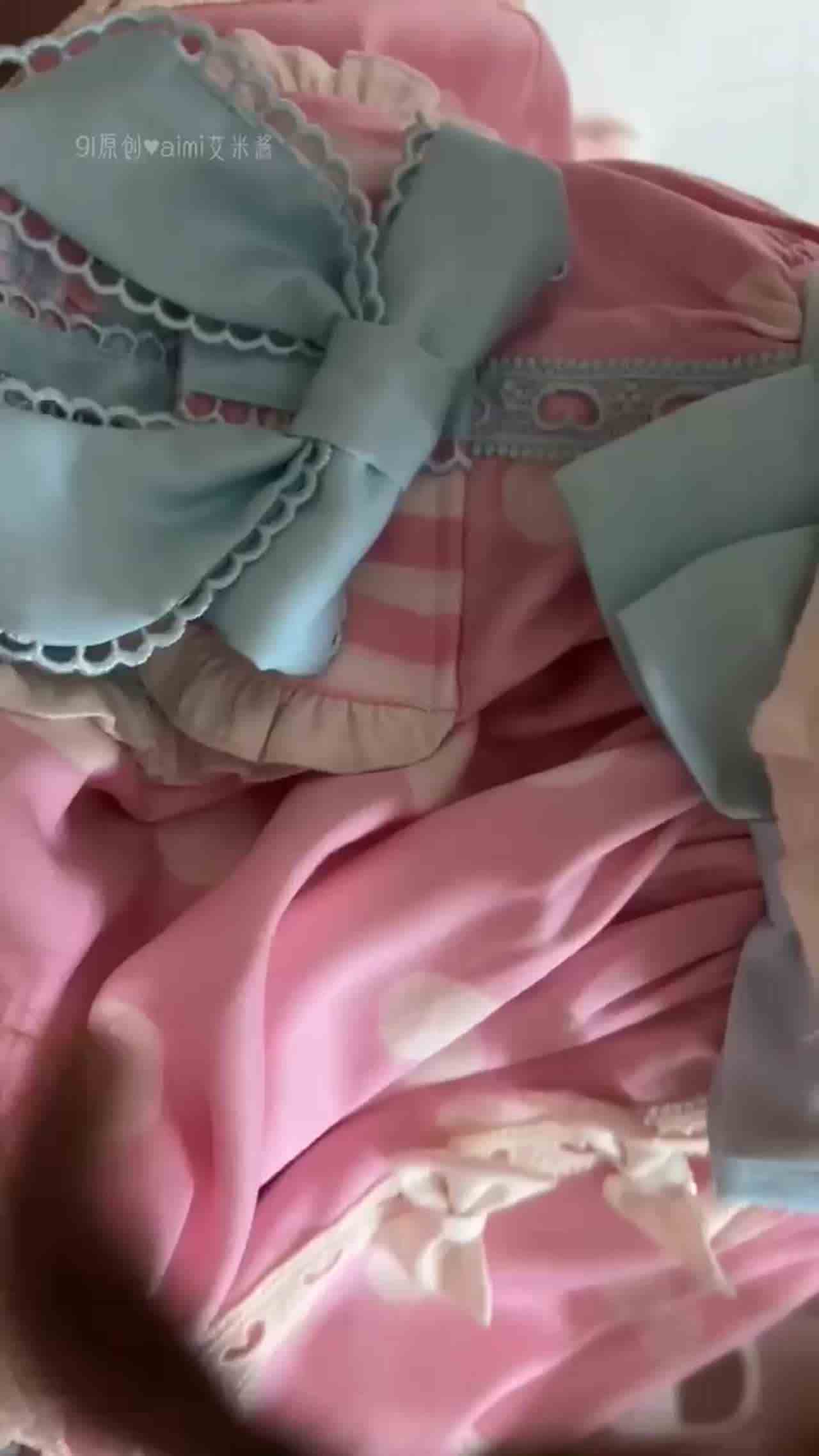  「艾米酱」被弟弟用狼牙套插的好爽 的剧照5