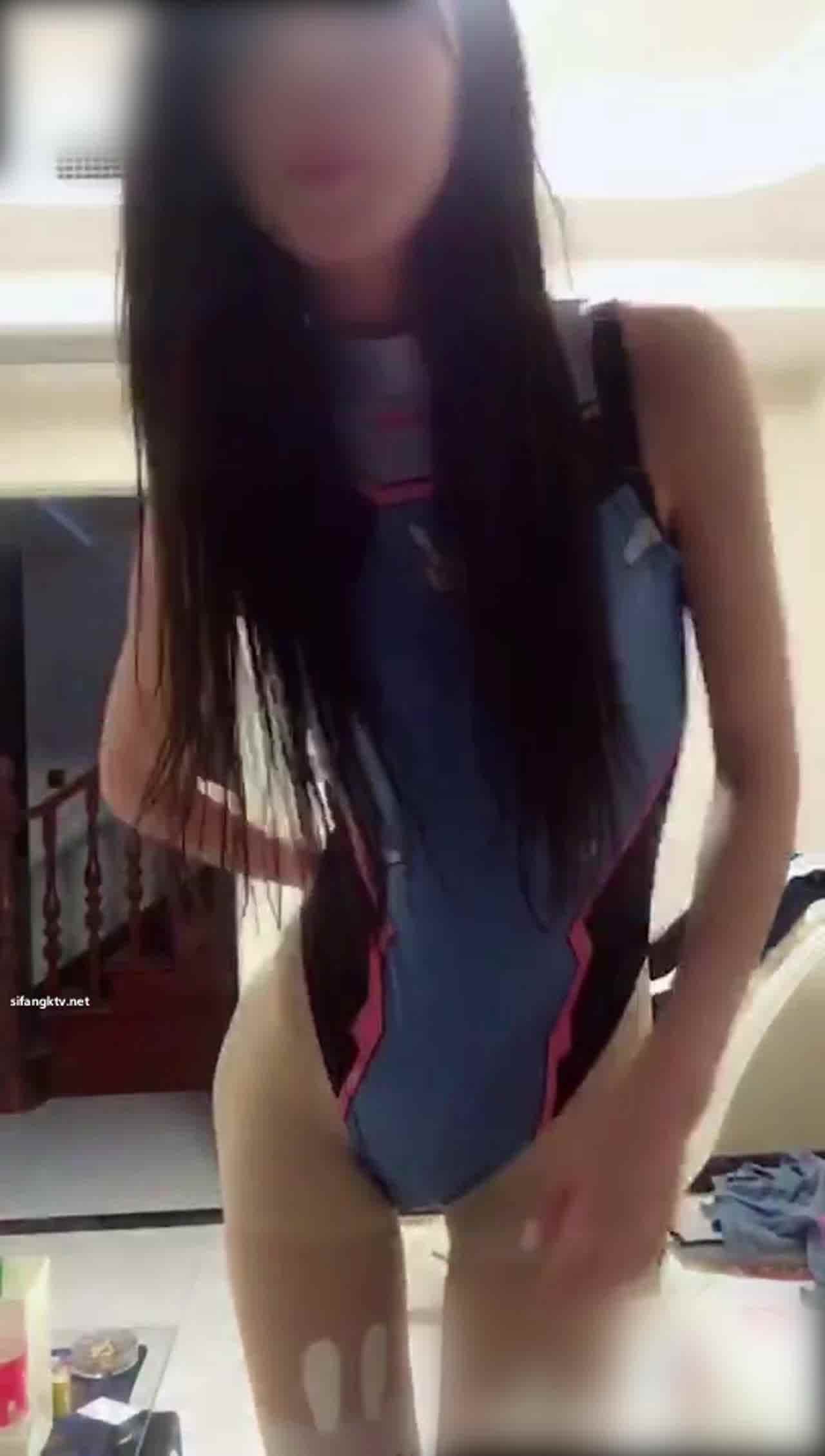  神似赖美云火箭少女成员 骚货扭动露出流出 的剧照7