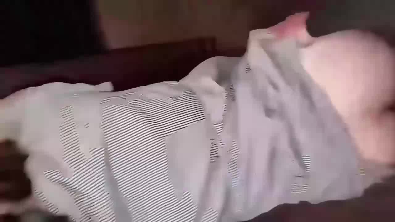  土豪20W包养一零白虎校妹，上车惊艳直接车震来一炮 的剧照10