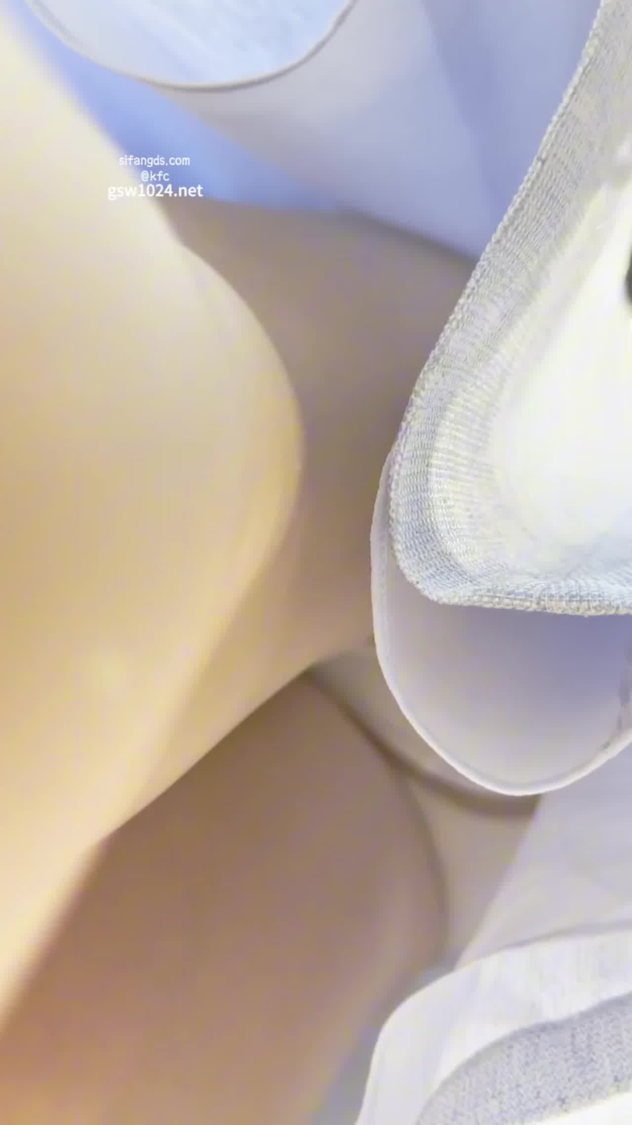  偷看裙底是我的一大乐趣 的剧照6