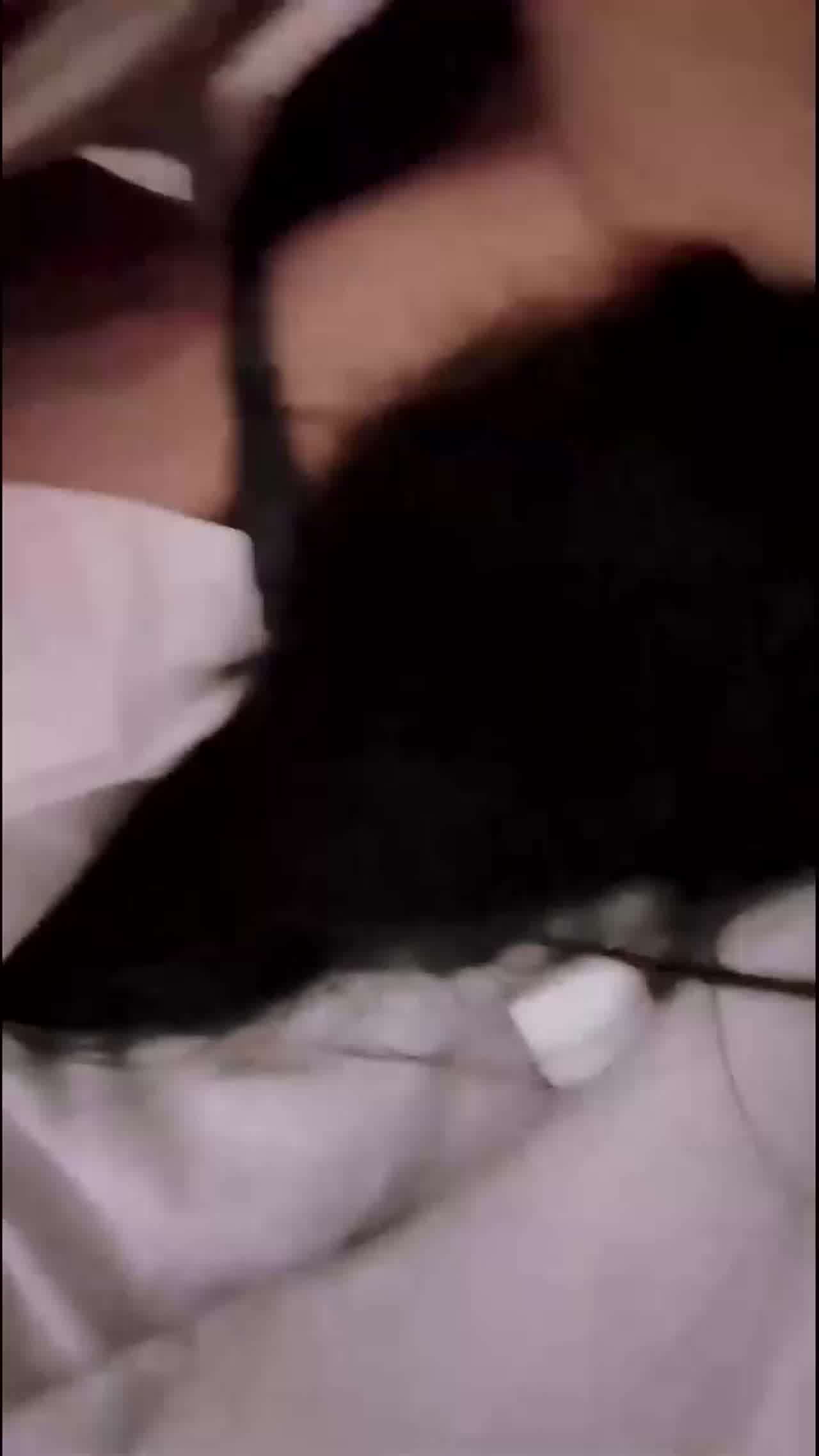  【调教母狗妹妹】大胆楼道强上式猛操嫩逼，内射灌满精液，慢慢成为我的性奴 的剧照9