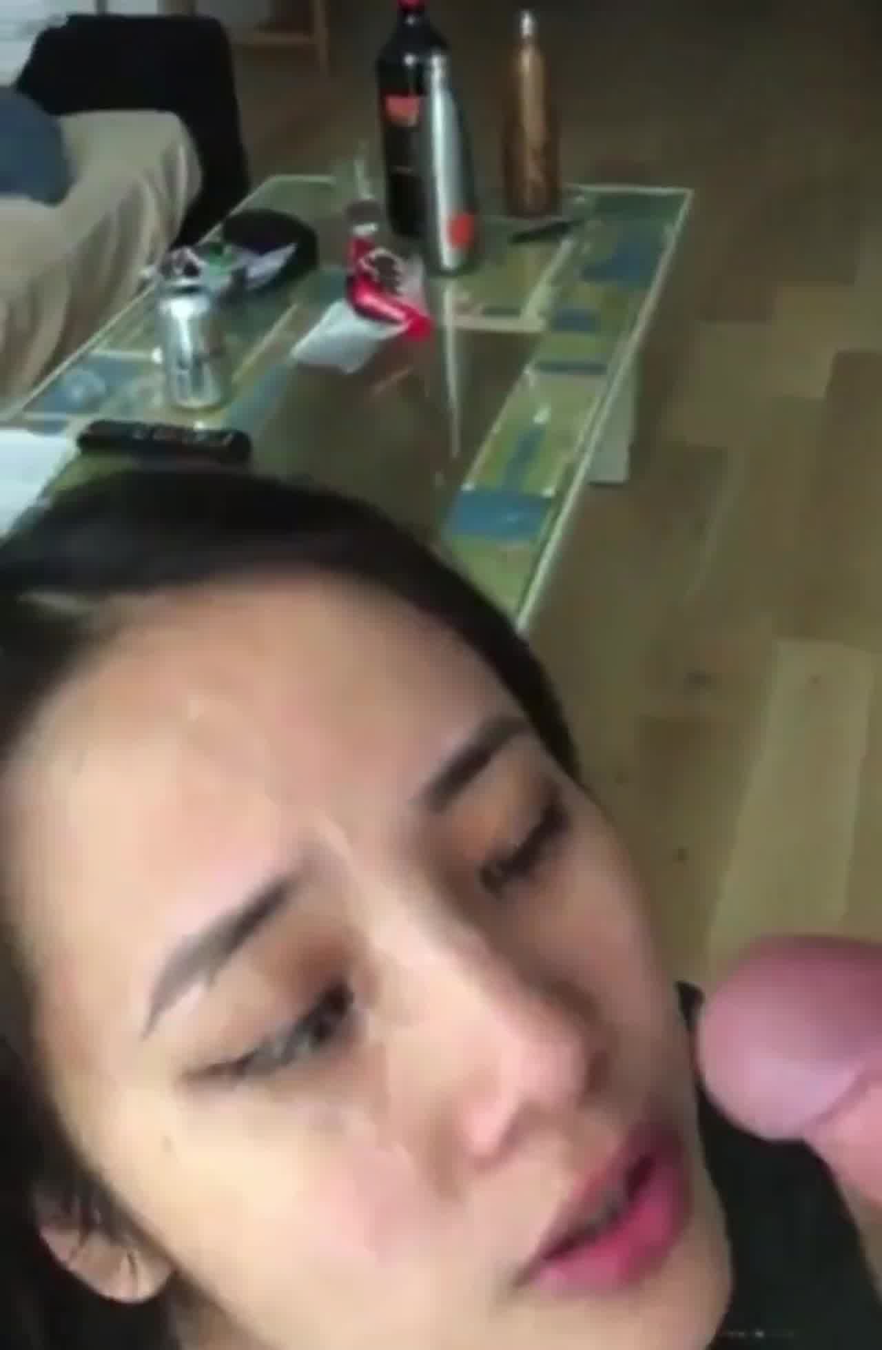  颜射喷了清纯正妹脸上都是 狂喘娇嗔 的剧照1