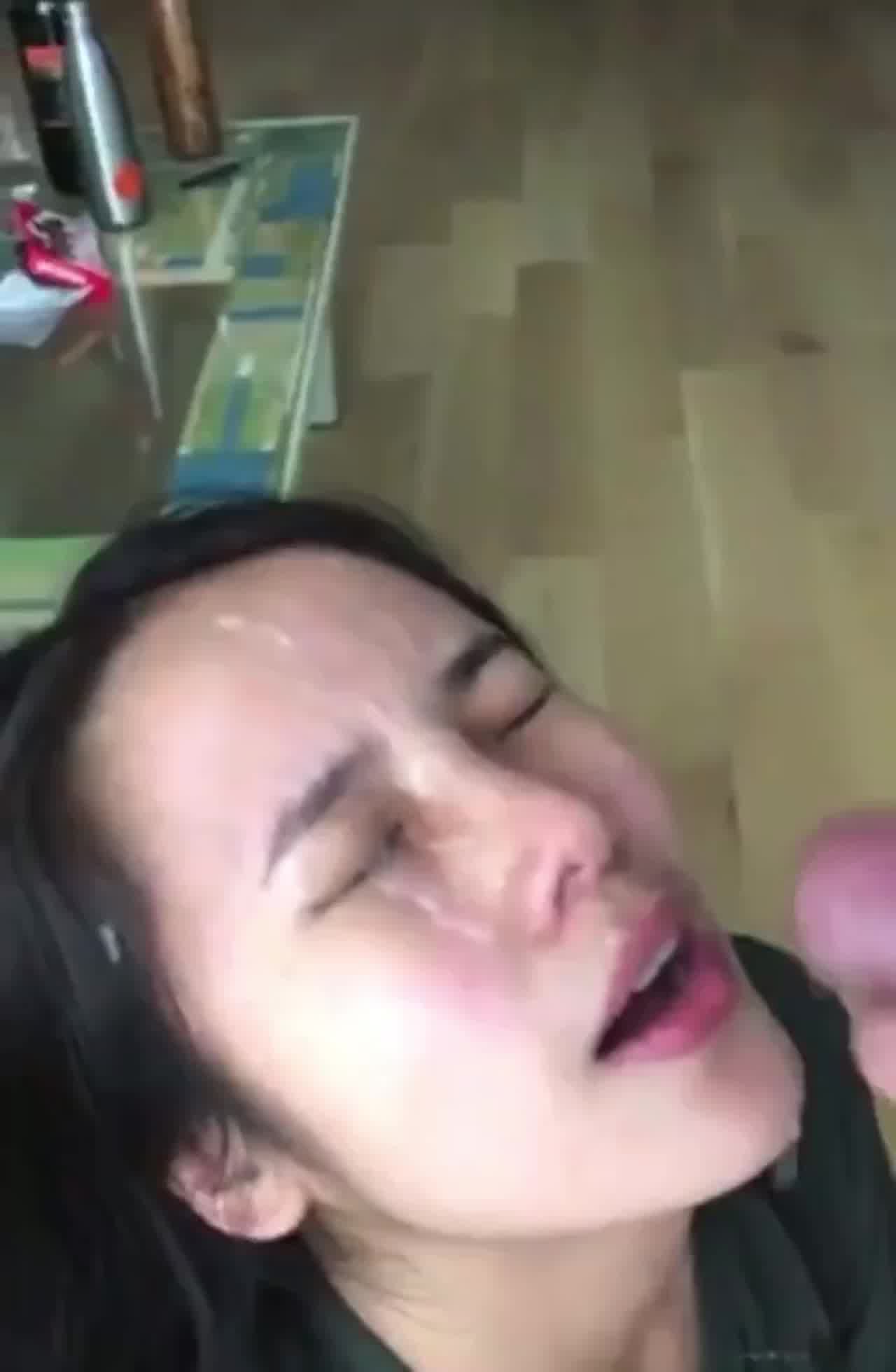  颜射喷了清纯正妹脸上都是 狂喘娇嗔 的剧照6