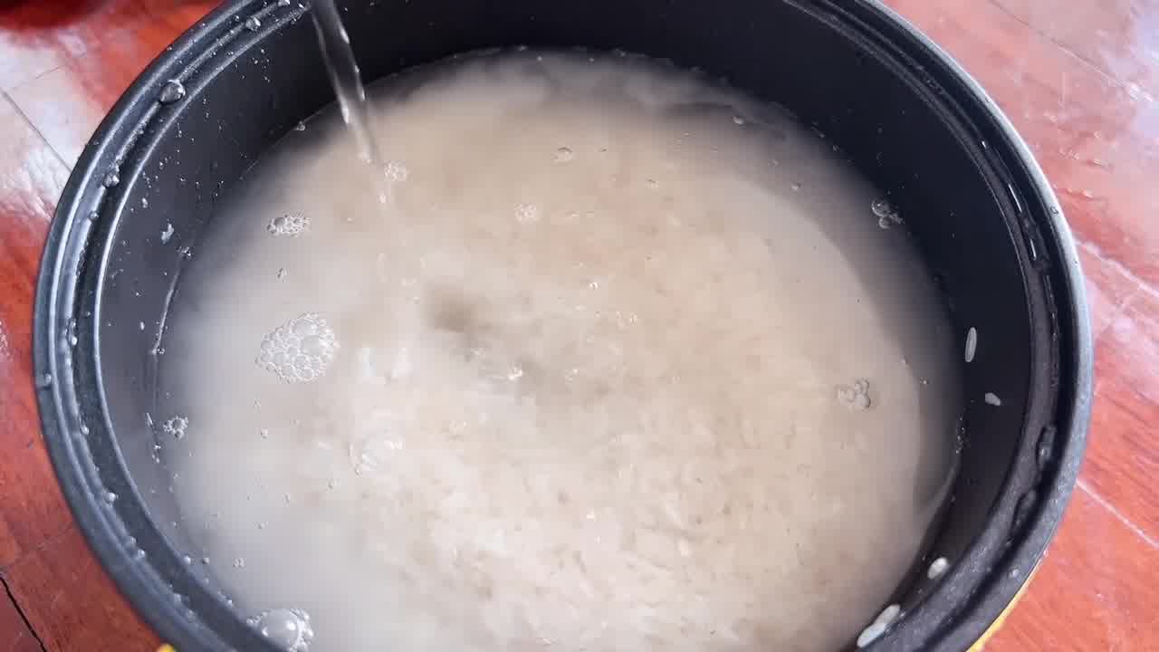  原创 三月樱花 家庭主妇婚后与老公的性福时光 的剧照4