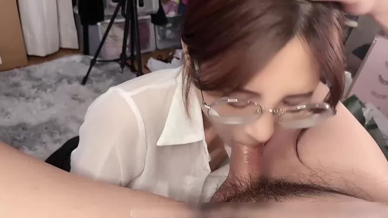  ashisyourlove-制服OL反差眼镜白领，帮上司口爆舔射 的剧照8