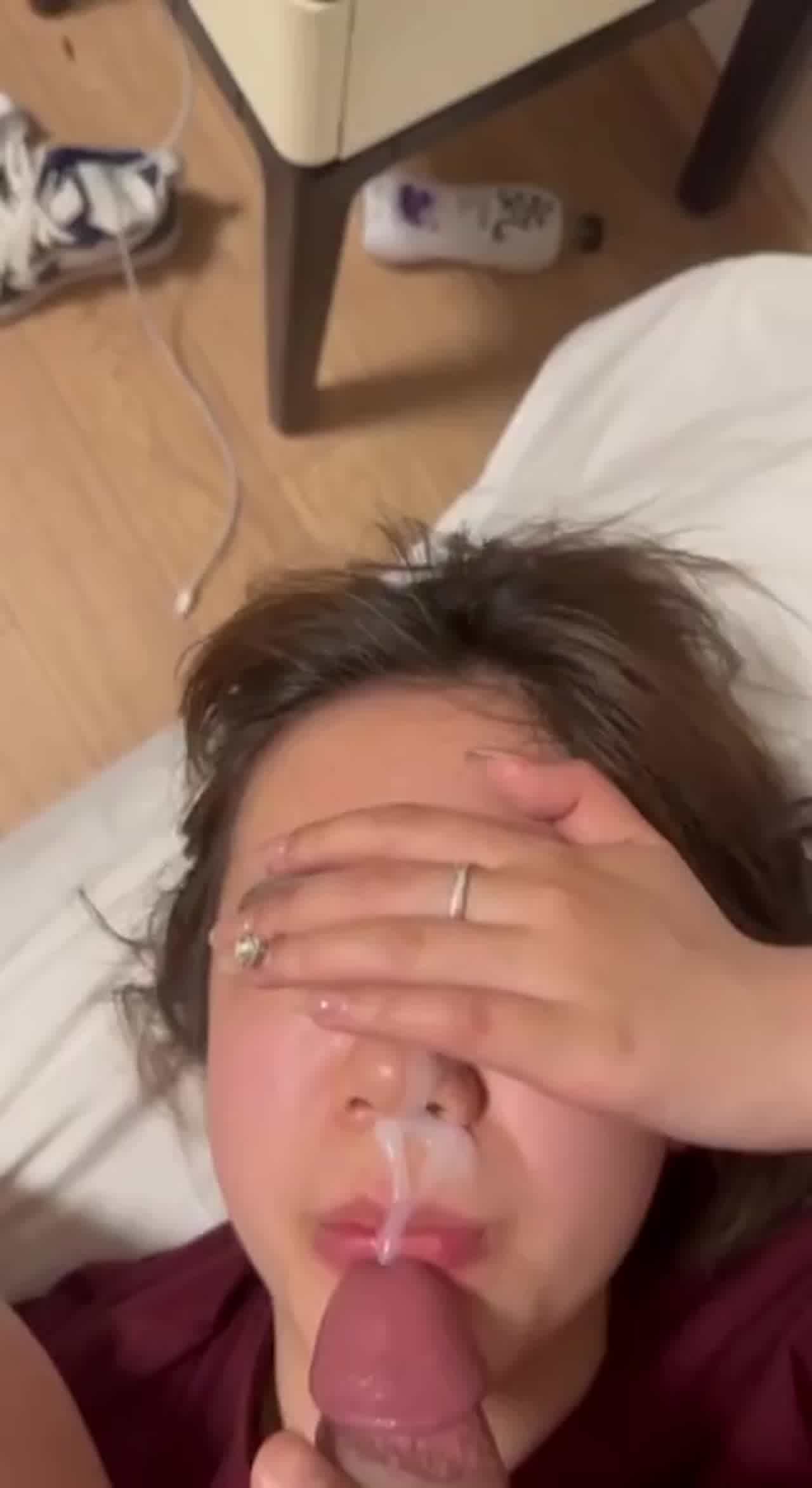  嗳呀! 精华都射到鼻孔里了啦!! 的剧照9