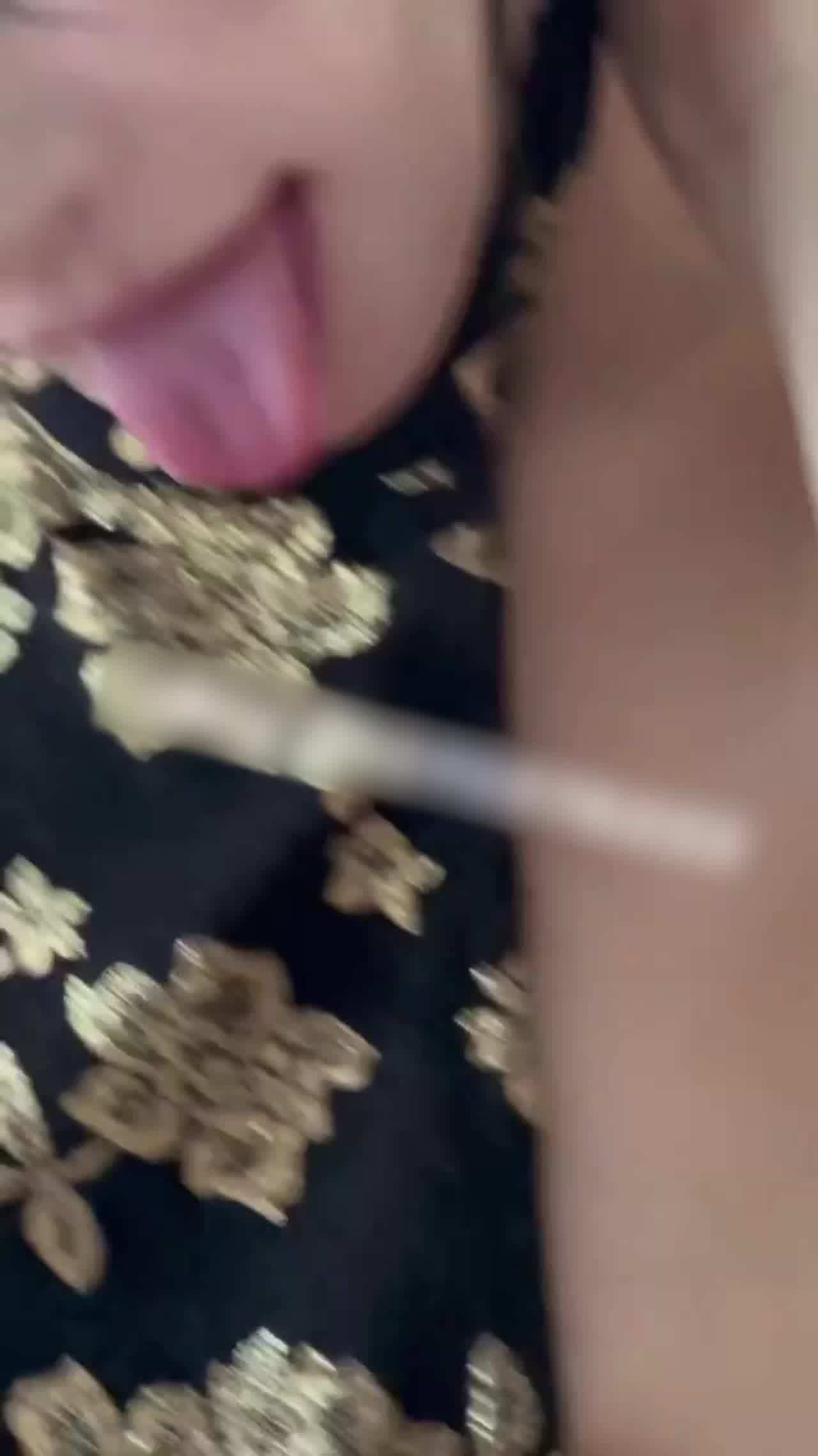  旗袍妹服侍大哥舔吸鸡巴 的剧照10