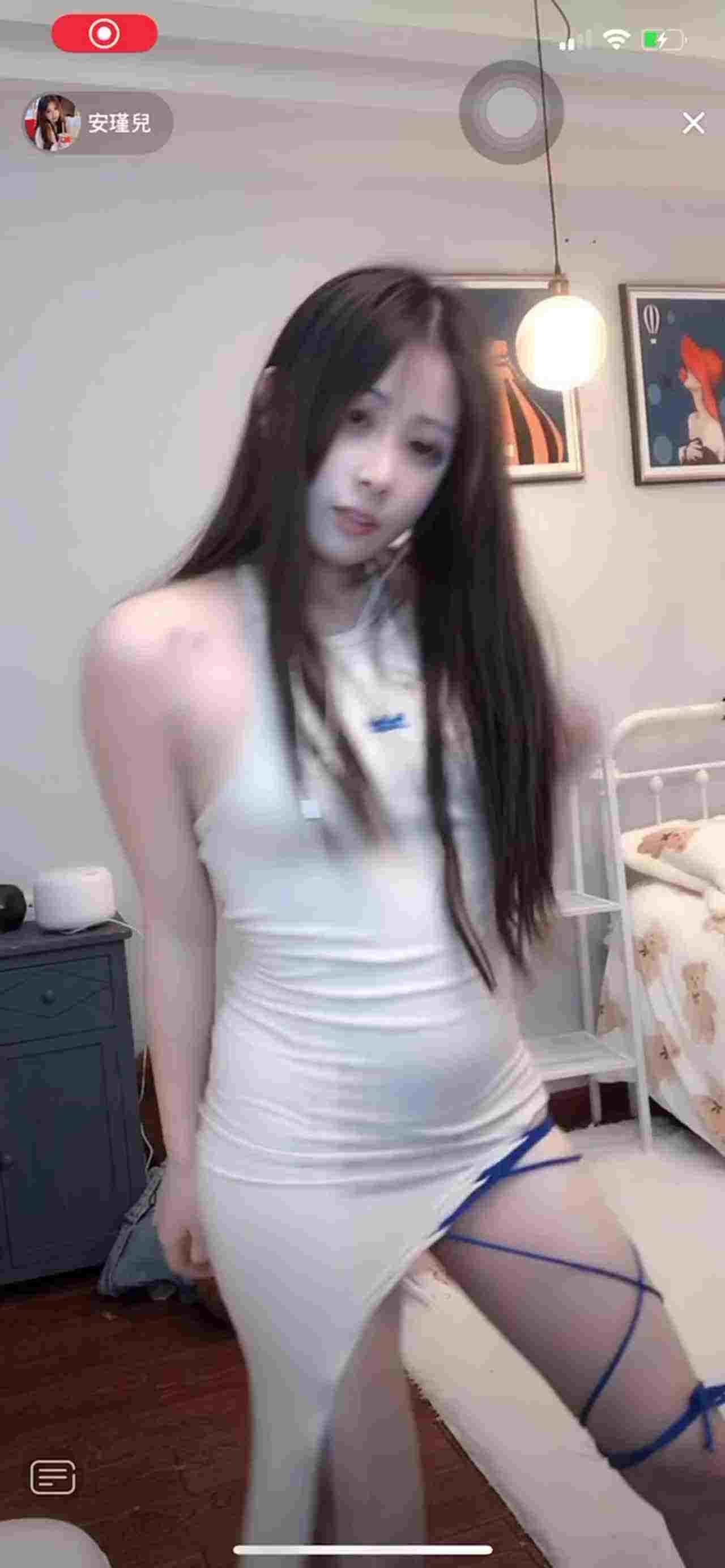  抖音自录真空走光系列 (5) 的剧照2