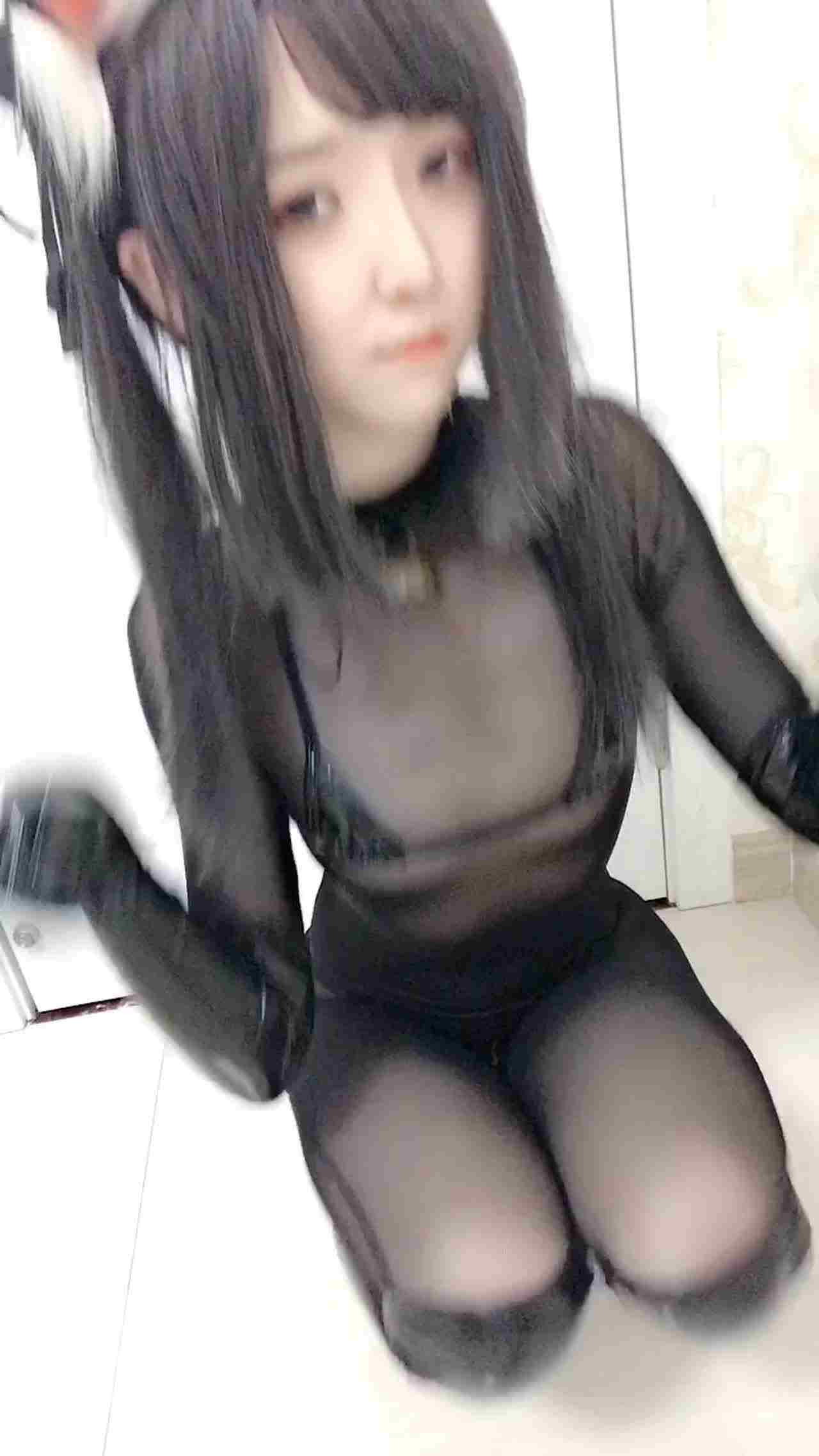  刮掉阴毛的我与捡到的小野猫 的剧照6