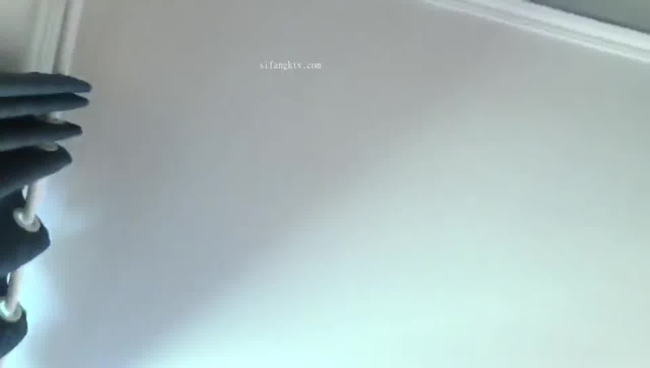  戴着眼镜斯文小可爱 的剧照3