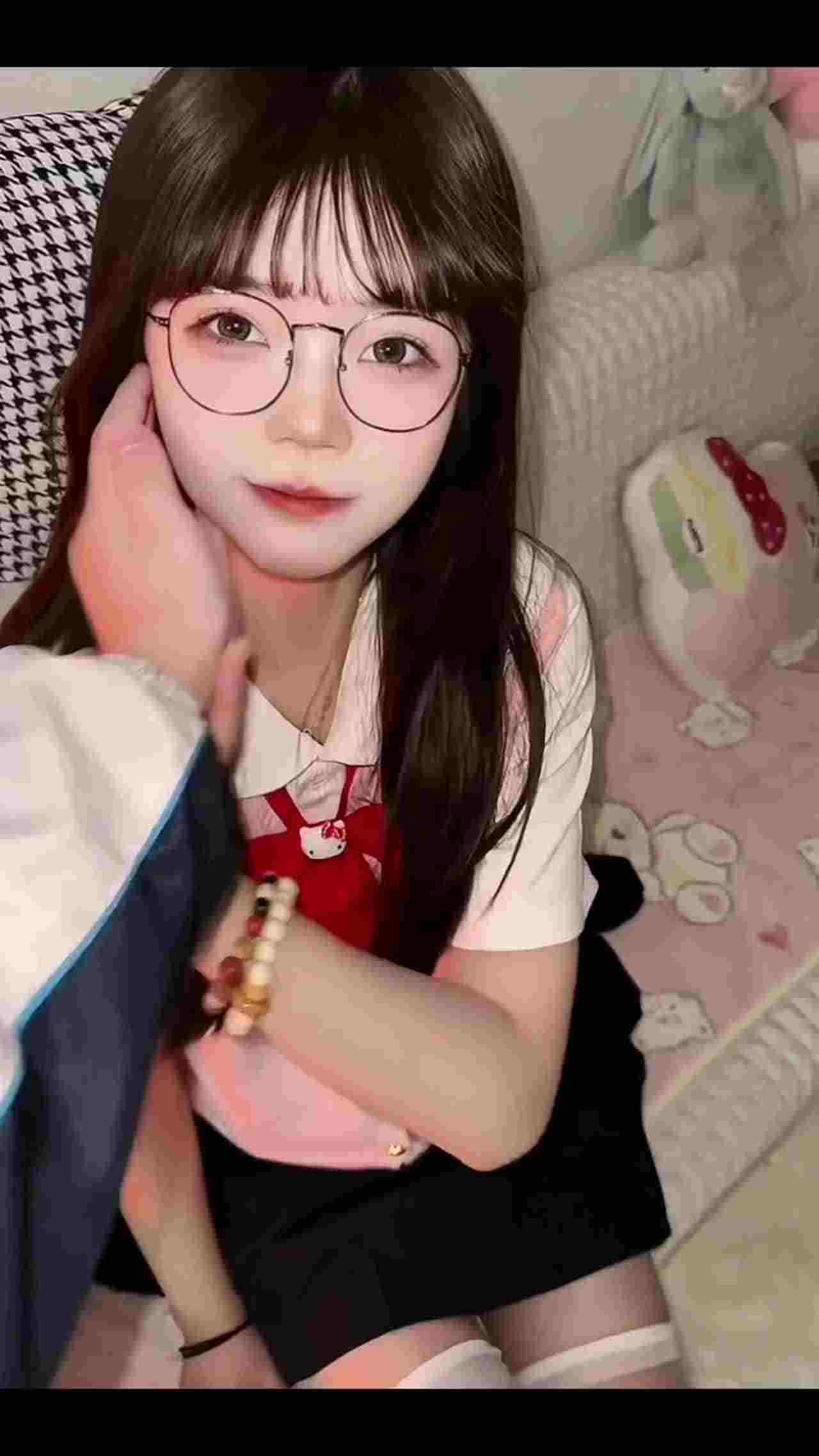  小女友秀身材 的剧照3