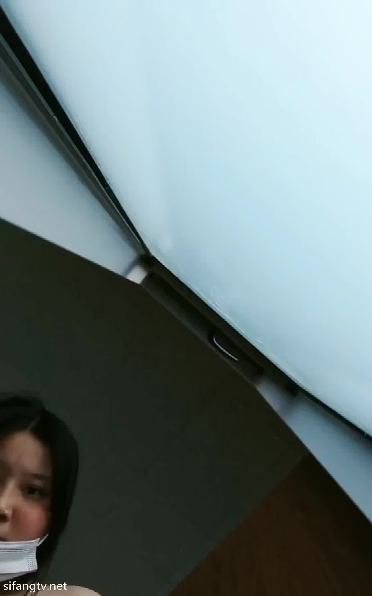  00后丰满小骚比乡村扶贫勾引大爷公共厕所内啪啪打炮大爷有口福真实勾搭 的剧照7