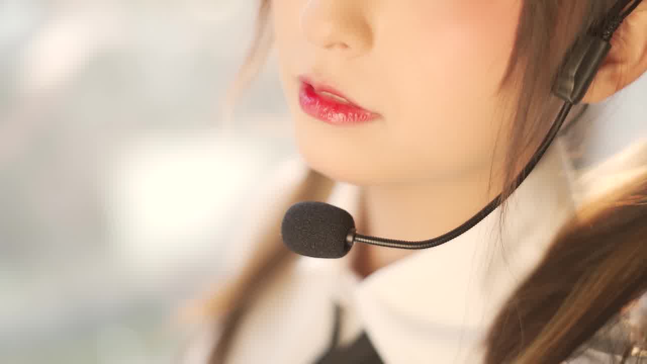  神楽坂真冬 下班后的站务员少女原味黑丝美足 的剧照1