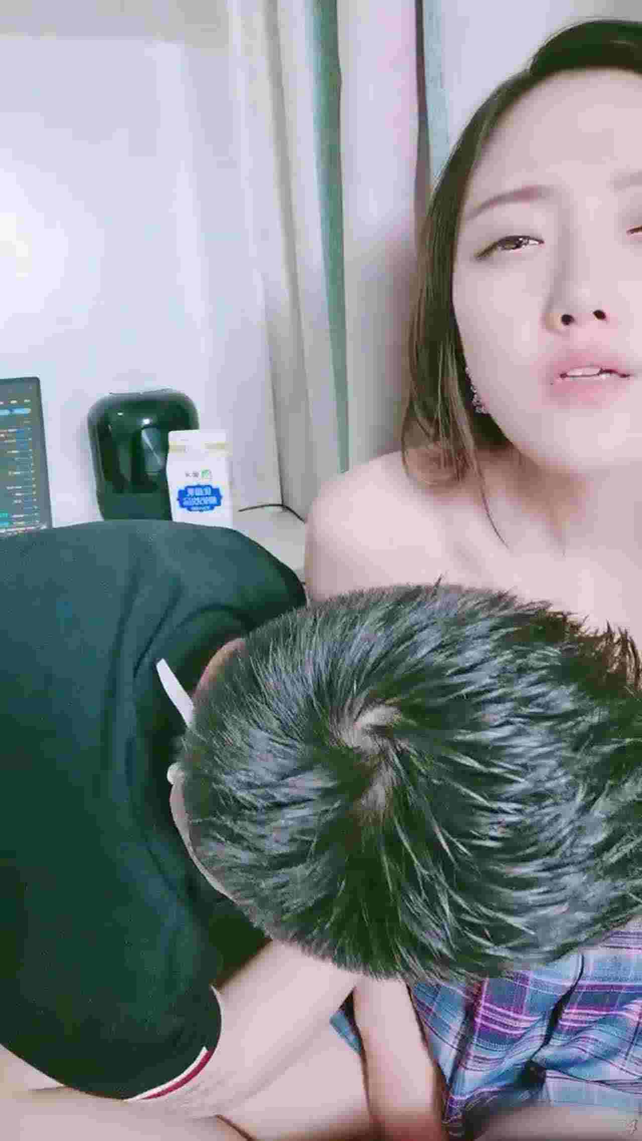  顶级直播正妹口交精华 的剧照6