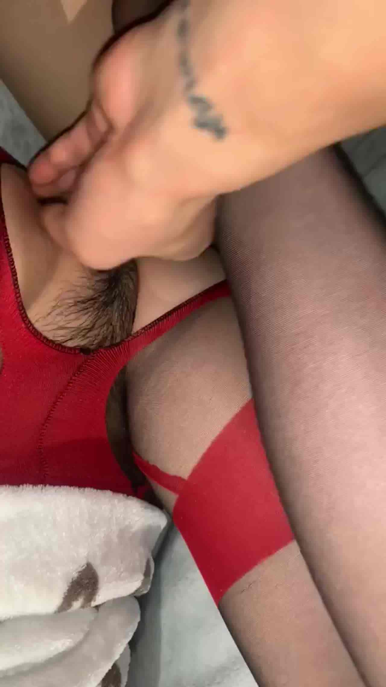  骚逼女友黑丝足交差点忍不住了 的剧照6