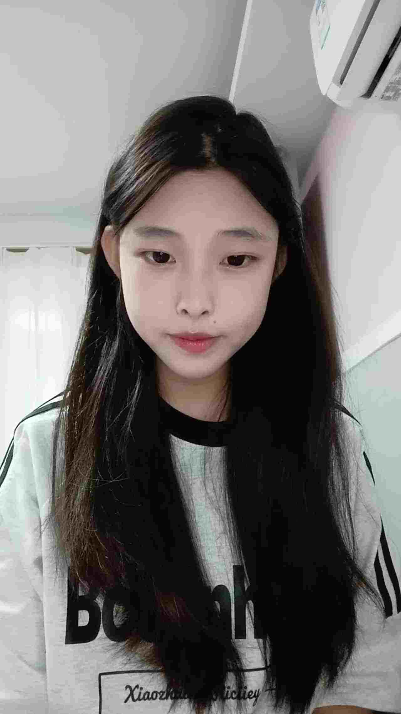  【小草莓真好吃】清纯学妹G奶美颜脸点同框热舞自慰美 的剧照10