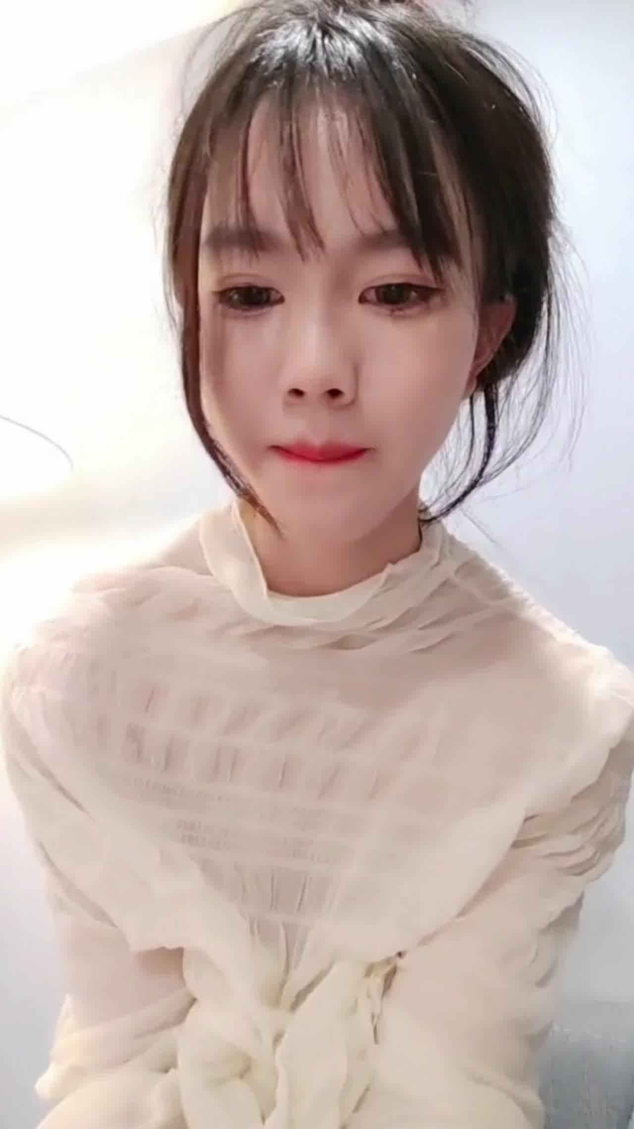  【反差婊】极品良家妹了极度诱惑 的剧照1