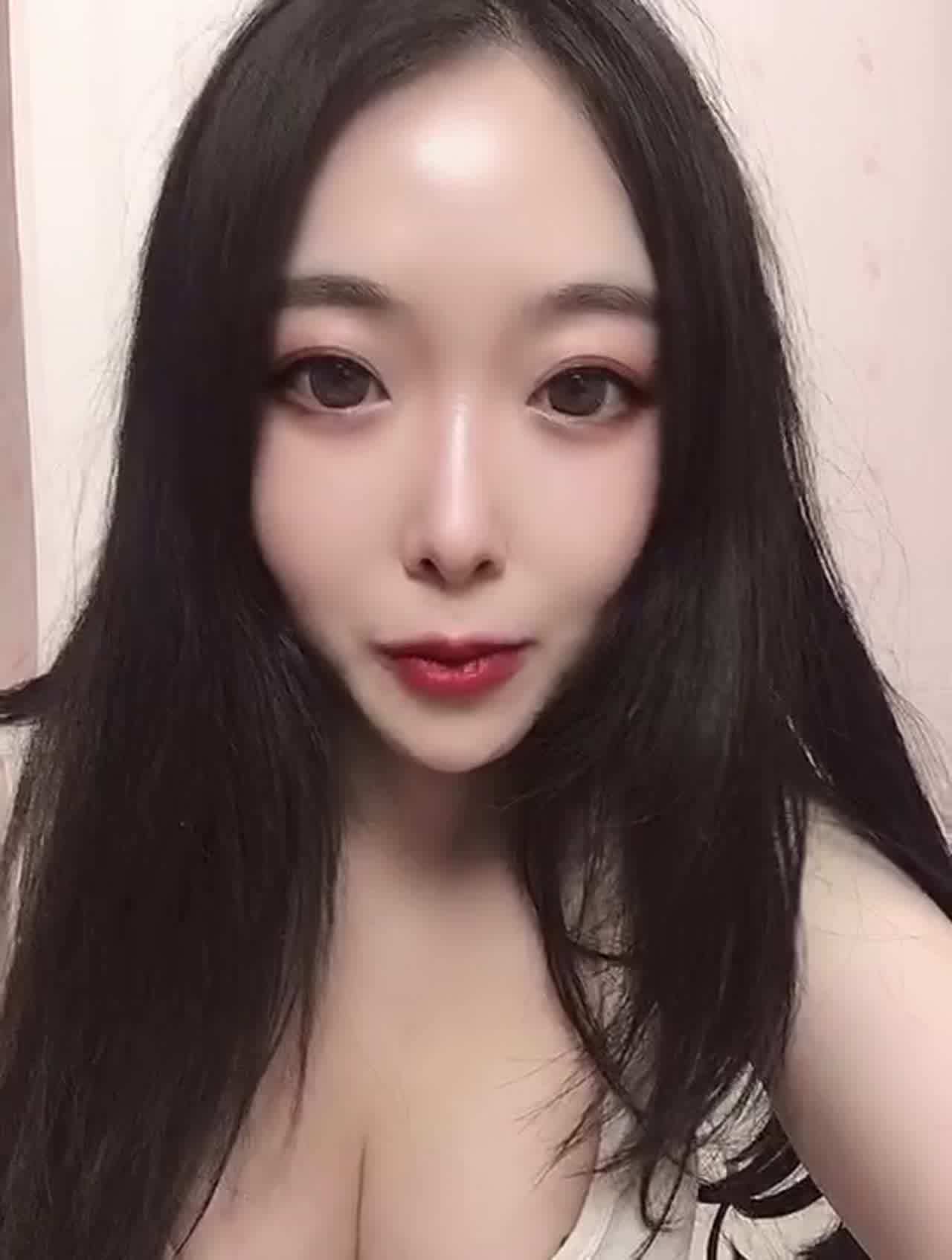  我是梦梦，喜欢我的小哥哥可以多多支持，可深入交流 内容 的剧照7