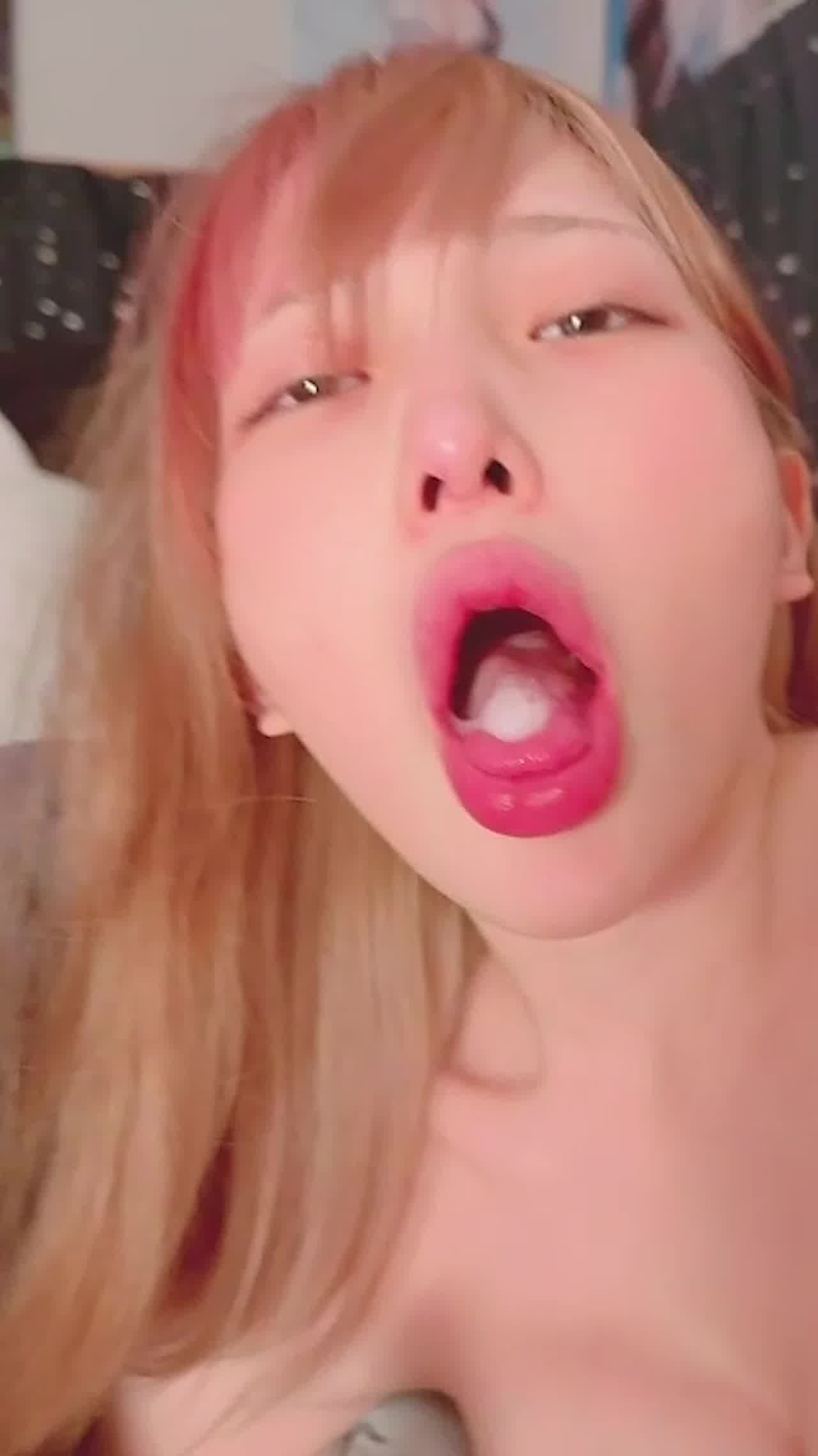  分红色乳头 帮你吃到自己高潮 的剧照1