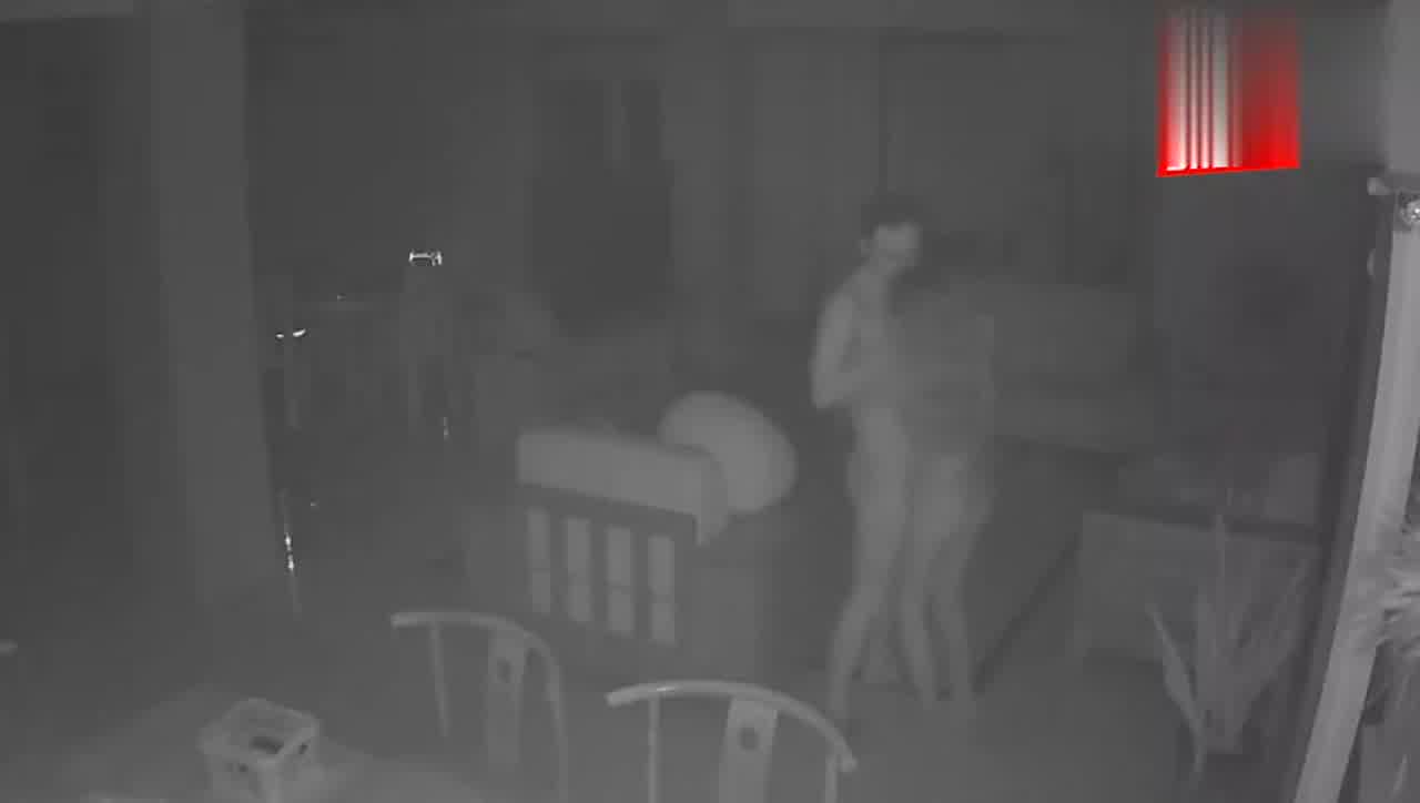  乌鲁木齐少妇和隔壁老王偷,情不料家里居然偷偷装了摄像头惨遭曝光！！！ 的剧照5