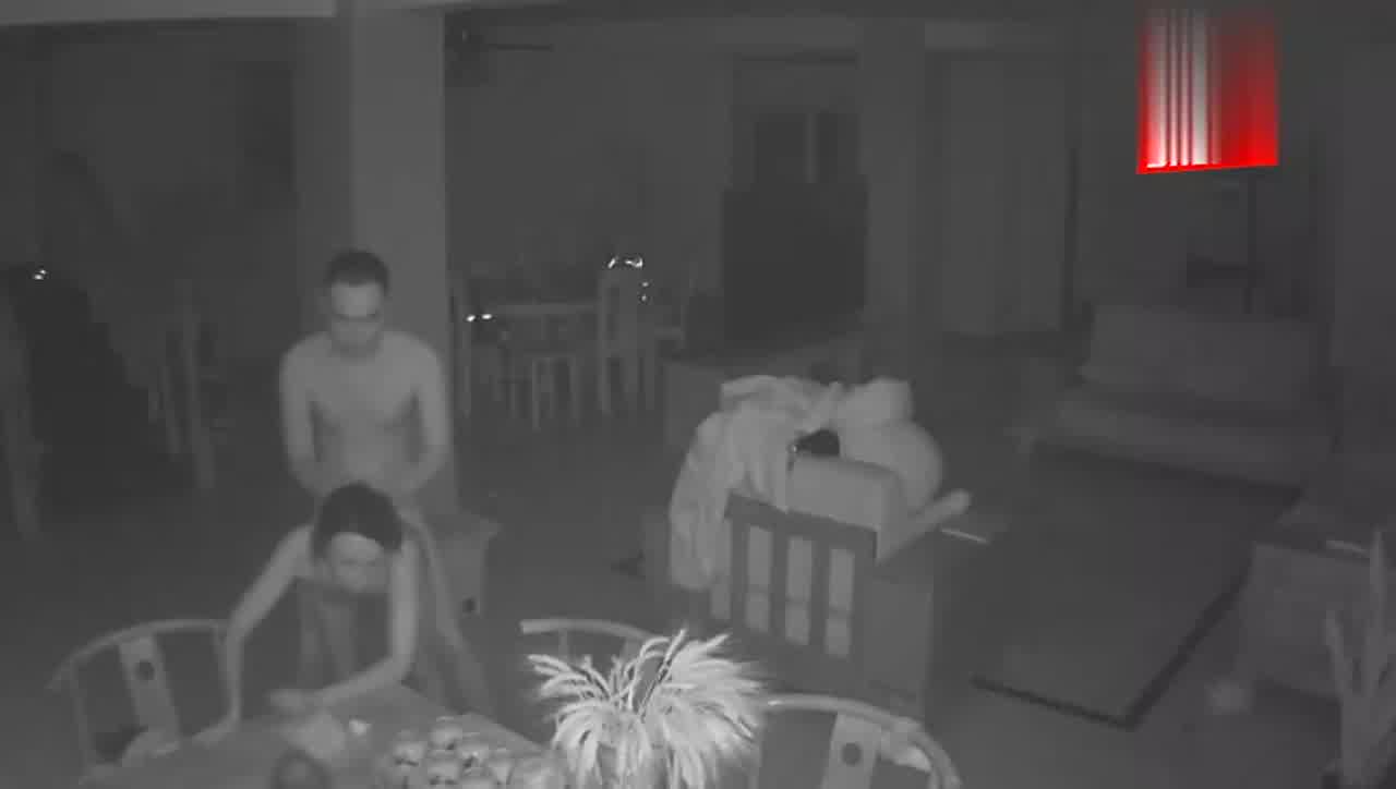  乌鲁木齐少妇和隔壁老王偷,情不料家里居然偷偷装了摄像头惨遭曝光！！！ 的剧照7