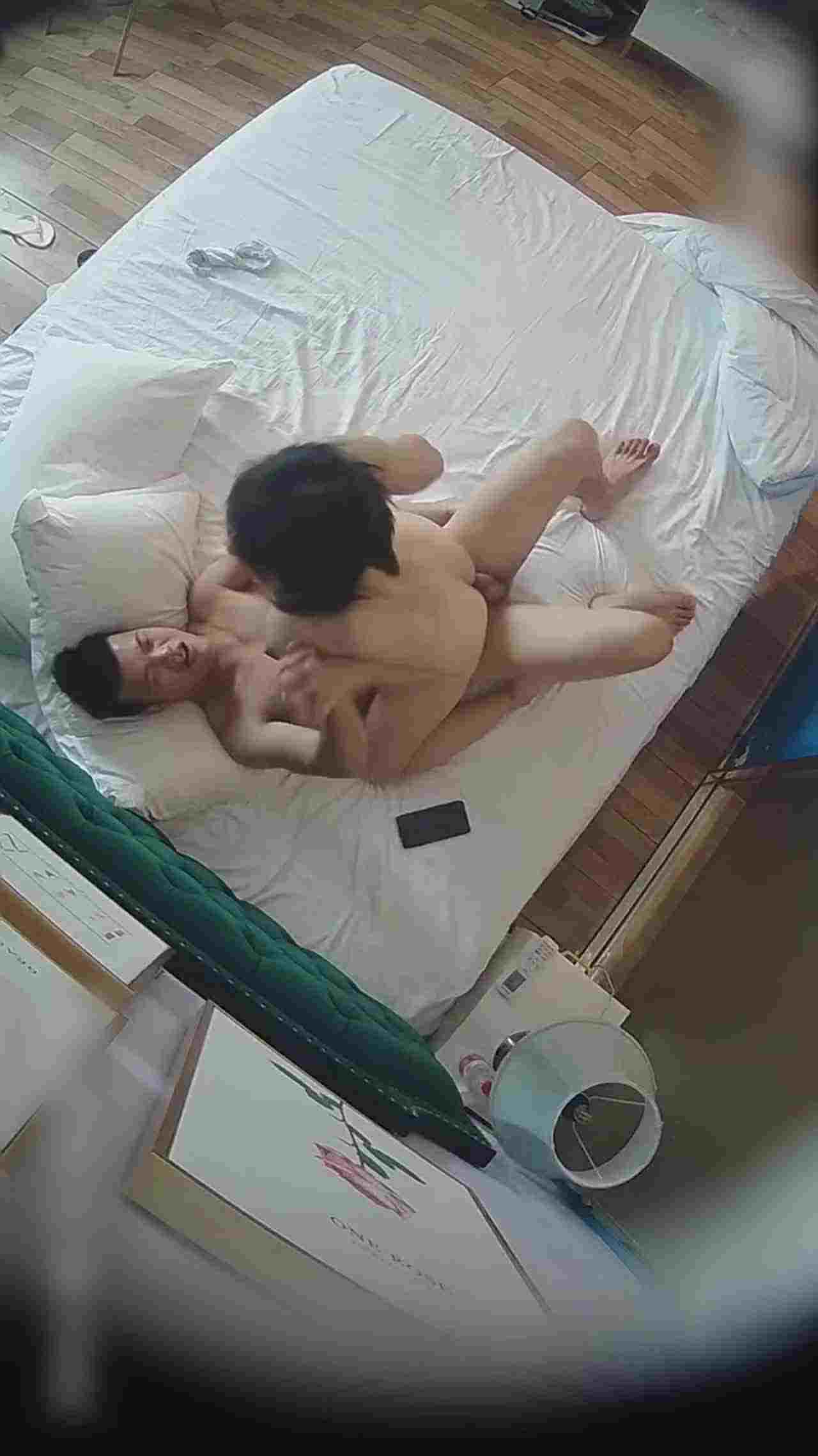  短视频 针孔摄影机偷拍情侣做爱 的剧照3