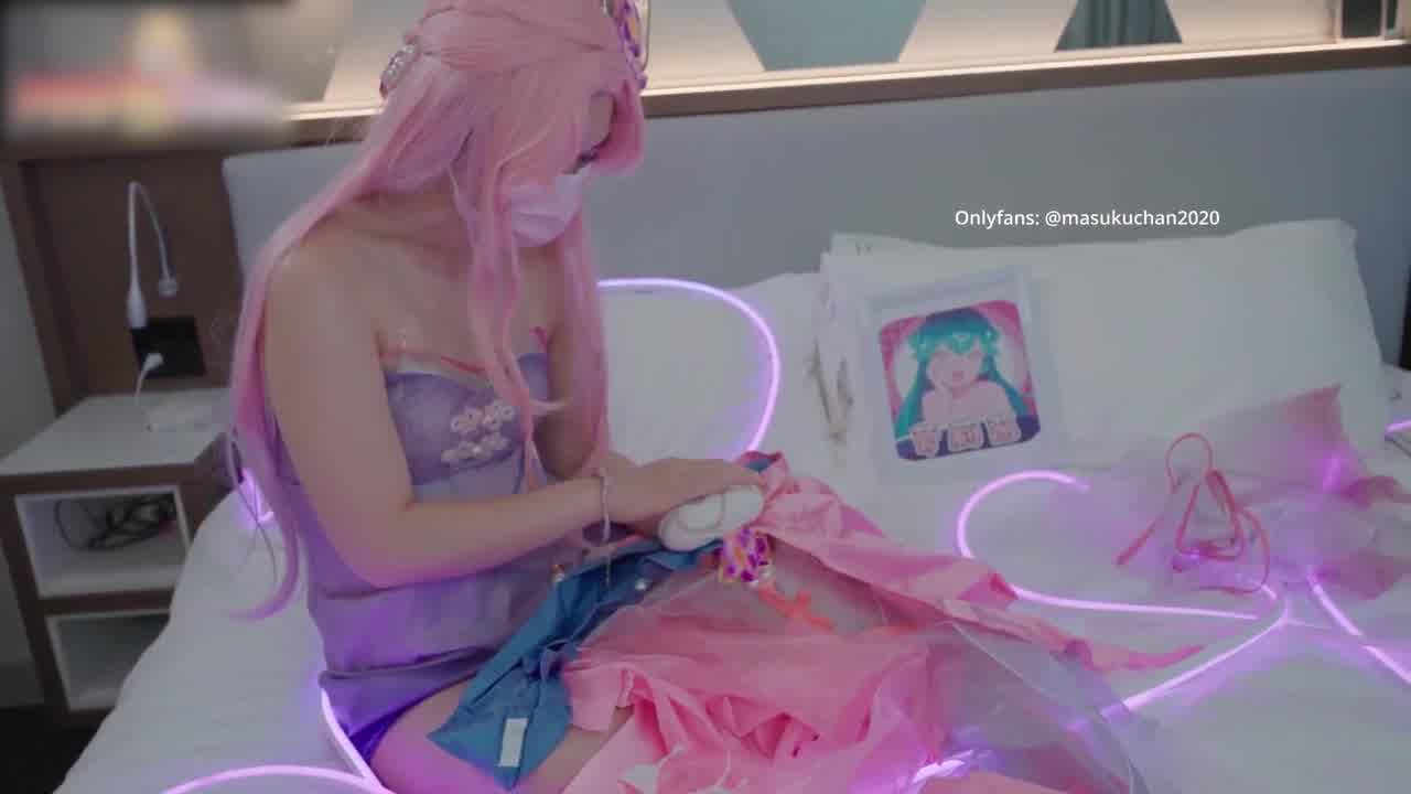  Masukuchan口罩酱 网红泄密贵圈万人追踪OnlyFans可盐可甜百变女神大尺度私拍 的剧照4