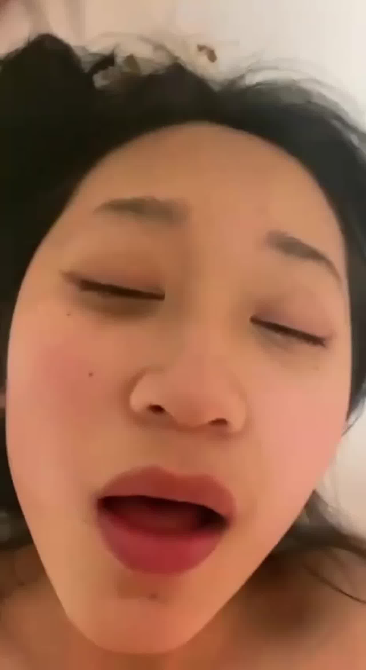  床上功夫很好的母狗 的剧照4