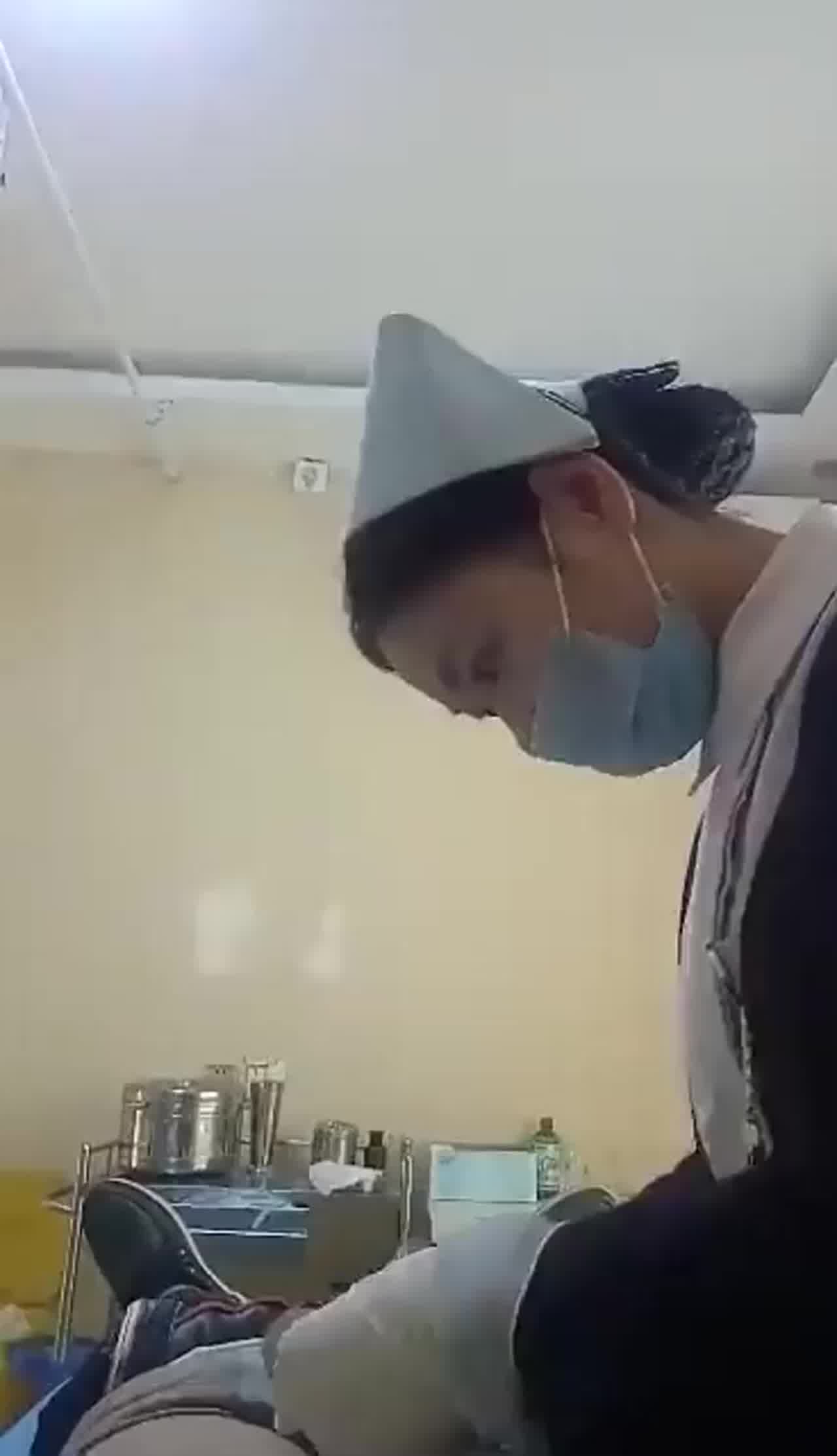  推特小护士雅欣～下次再有哥哥找我割包皮，我还是先给你口一次叭，把我和同事搞得尴尬，哈哈哈 的剧照7