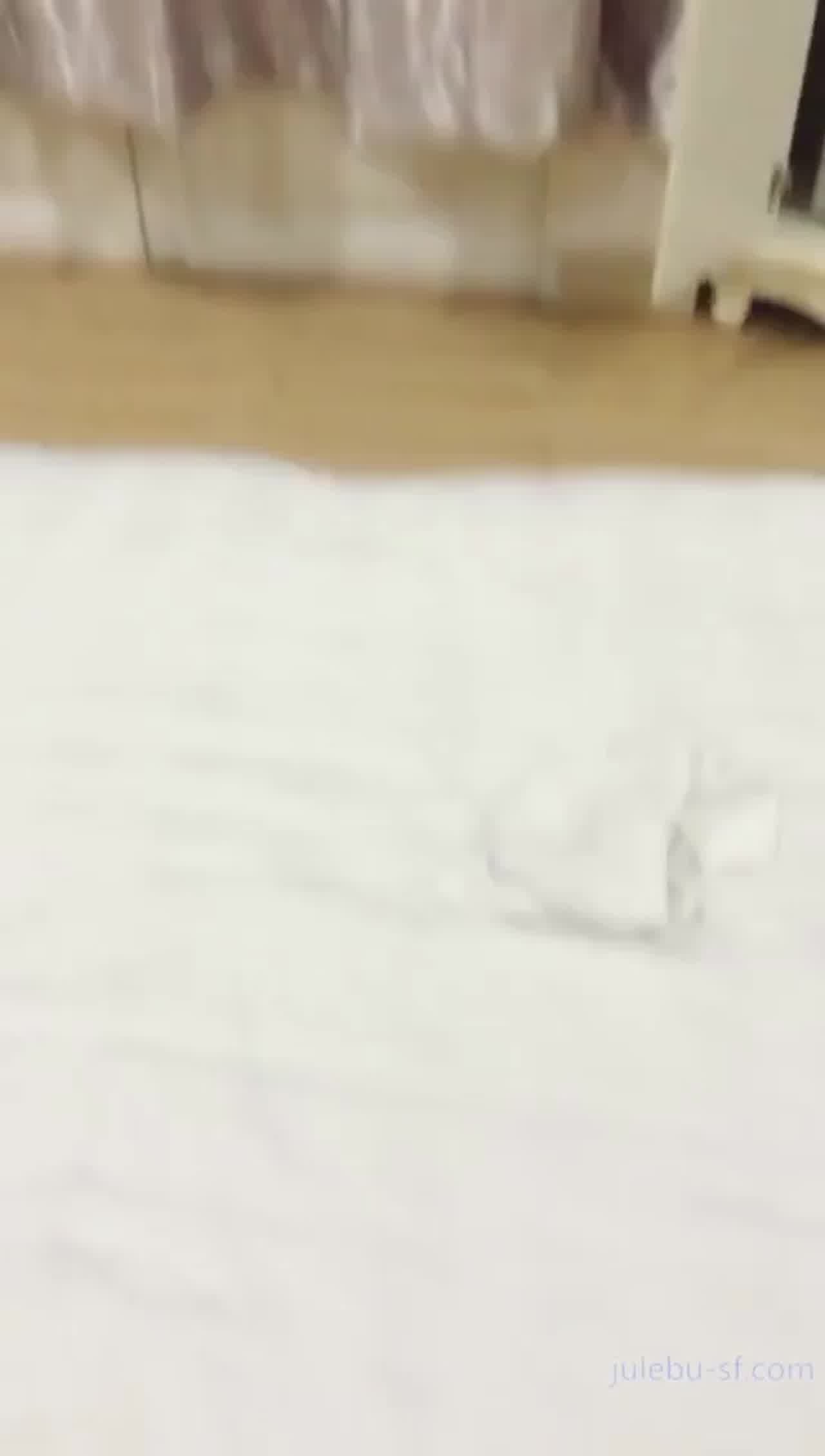  越南妖艳小姐姐香蕉玩完完鸡巴 的剧照5