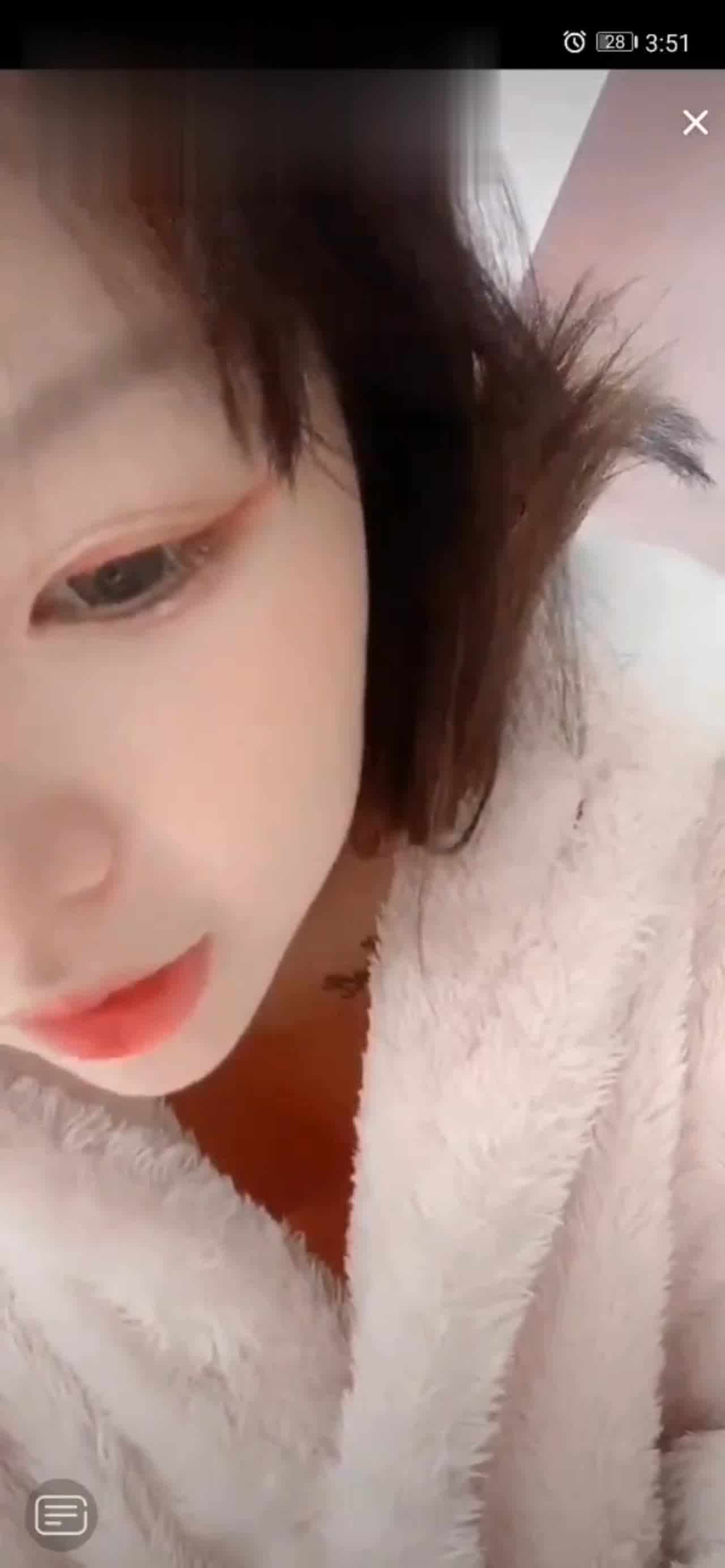  抖音走光系列-粉嫩乳头 的剧照5