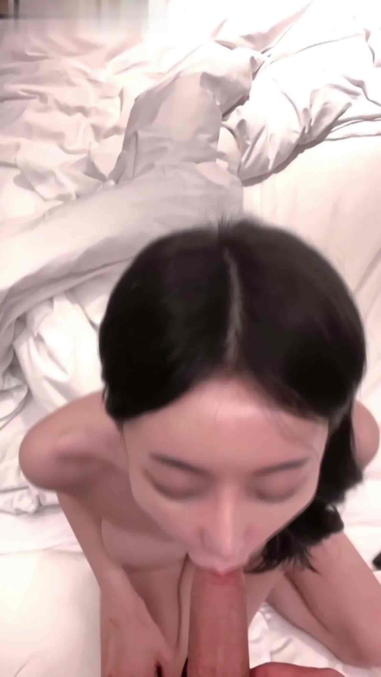  酒店约炮骚少妇近距离口交 的剧照7