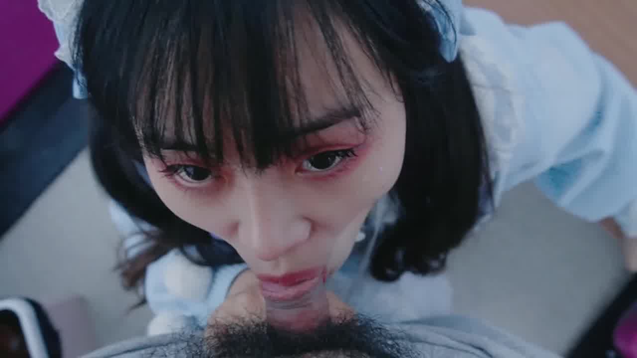  洛丽塔母狗摩天轮里口交吞精 的剧照1