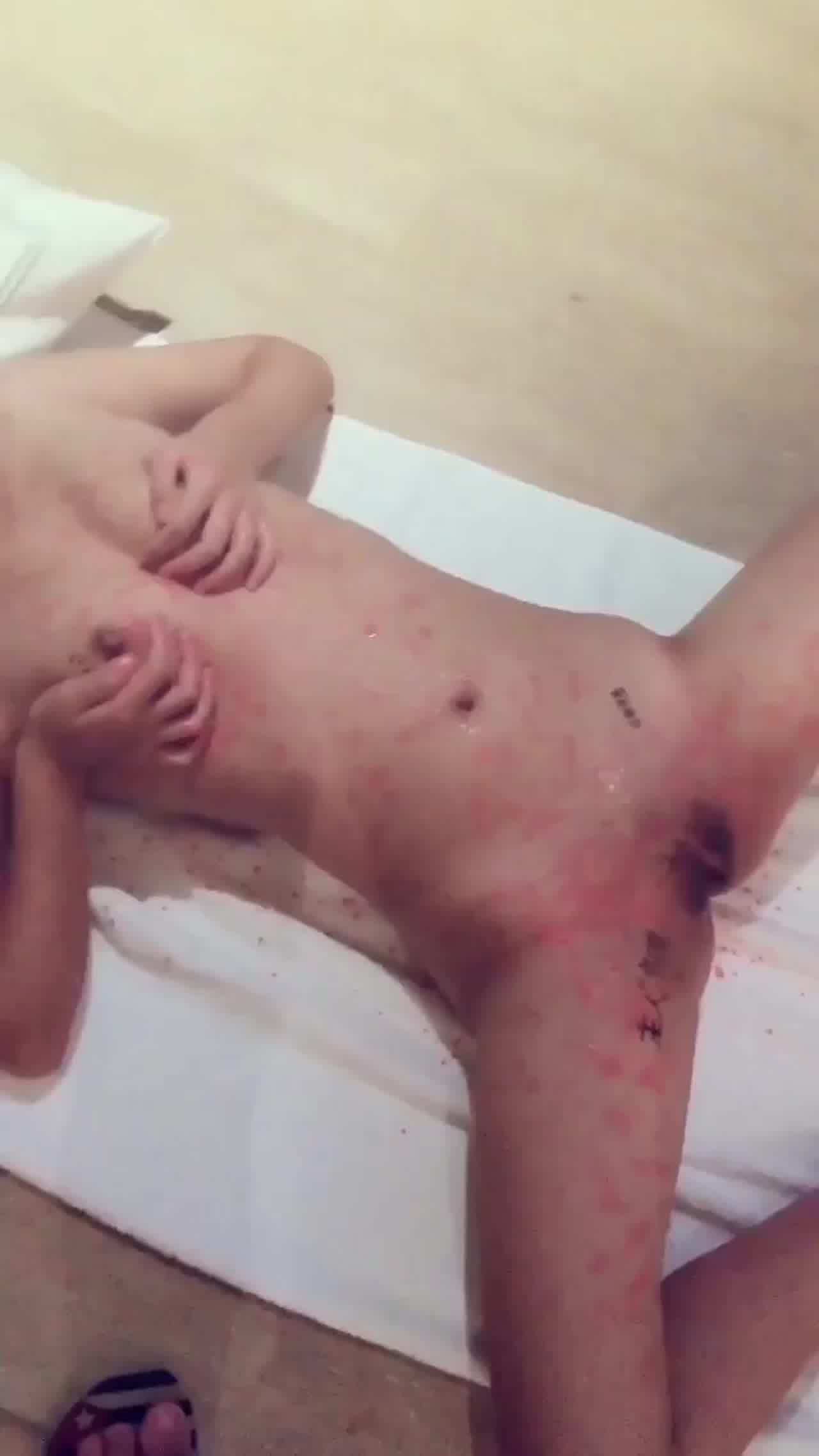  找小母狗庆祝一下 的剧照1